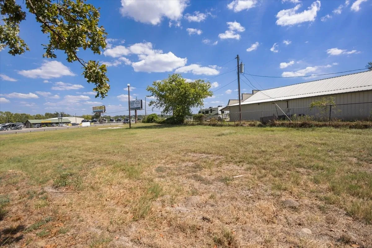 Warehouse For Sale in Smith County , 11041 US Highway 69 Highway N, Tyler, Texas 75706, 0, 0, Garage spaces, 0 Sqft, built in 1977, mls#21390845, Real Estate Agent in Tyler, Homes For Sale in Smith county, Homes For Sale in Tyler, Realtor in Tyler Texas, Real Estate Brokerage Independent Realty Texas, Luminita Cordes Realtor