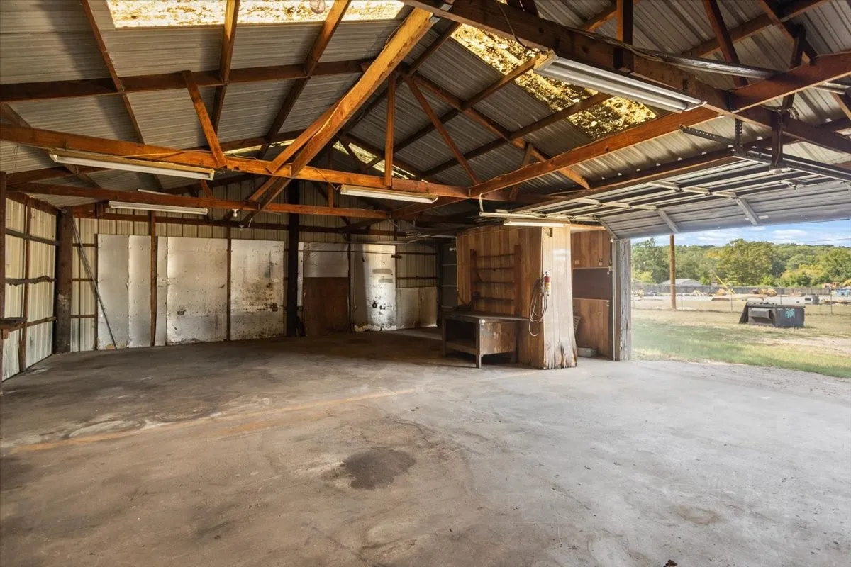 Warehouse For Sale in Smith County , 11041 US Highway 69 Highway N, Tyler, Texas 75706, 0, 0, Garage spaces, 0 Sqft, built in 1977, mls#21390845, Real Estate Agent in Tyler, Homes For Sale in Smith county, Homes For Sale in Tyler, Realtor in Tyler Texas, Real Estate Brokerage Independent Realty Texas, Luminita Cordes Realtor