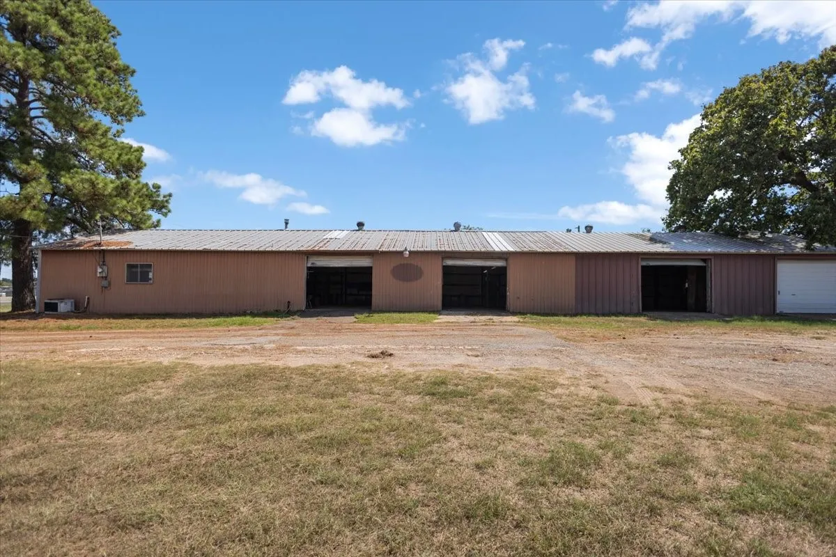 Warehouse For Sale in Smith County , 11041 US Highway 69 Highway N, Tyler, Texas 75706, 0, 0, Garage spaces, 0 Sqft, built in 1977, mls#21390845, Real Estate Agent in Tyler, Homes For Sale in Smith county, Homes For Sale in Tyler, Realtor in Tyler Texas, Real Estate Brokerage Independent Realty Texas, Luminita Cordes Realtor