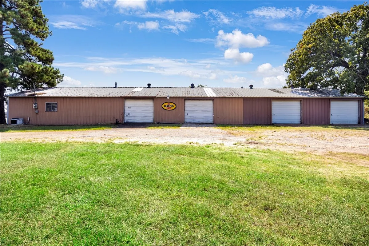 Warehouse For Sale in Smith County , 11041 US Highway 69 Highway N, Tyler, Texas 75706, 0, 0, Garage spaces, 0 Sqft, built in 1977, mls#21390845, Real Estate Agent in Tyler, Homes For Sale in Smith county, Homes For Sale in Tyler, Realtor in Tyler Texas, Real Estate Brokerage Independent Realty Texas, Luminita Cordes Realtor