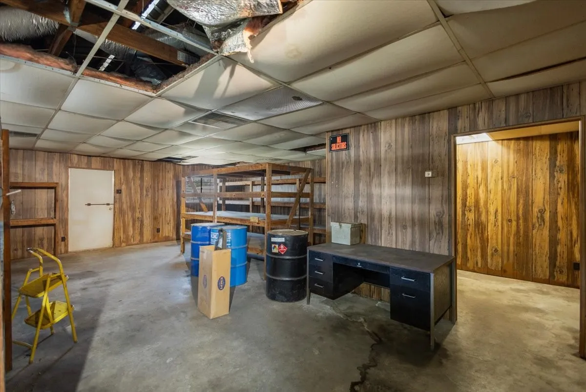 Warehouse For Sale in Smith County , 11041 US Highway 69 Highway N, Tyler, Texas 75706, 0, 0, Garage spaces, 0 Sqft, built in 1977, mls#21390845, Real Estate Agent in Tyler, Homes For Sale in Smith county, Homes For Sale in Tyler, Realtor in Tyler Texas, Real Estate Brokerage Independent Realty Texas, Luminita Cordes Realtor