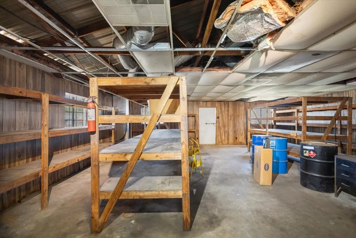 Warehouse For Sale in Smith County , 11041 US Highway 69 Highway N, Tyler, Texas 75706, 0, 0, Garage spaces, 0 Sqft, built in 1977, mls#21390845, Real Estate Agent in Tyler, Homes For Sale in Smith county, Homes For Sale in Tyler, Realtor in Tyler Texas, Real Estate Brokerage Independent Realty Texas, Luminita Cordes Realtor