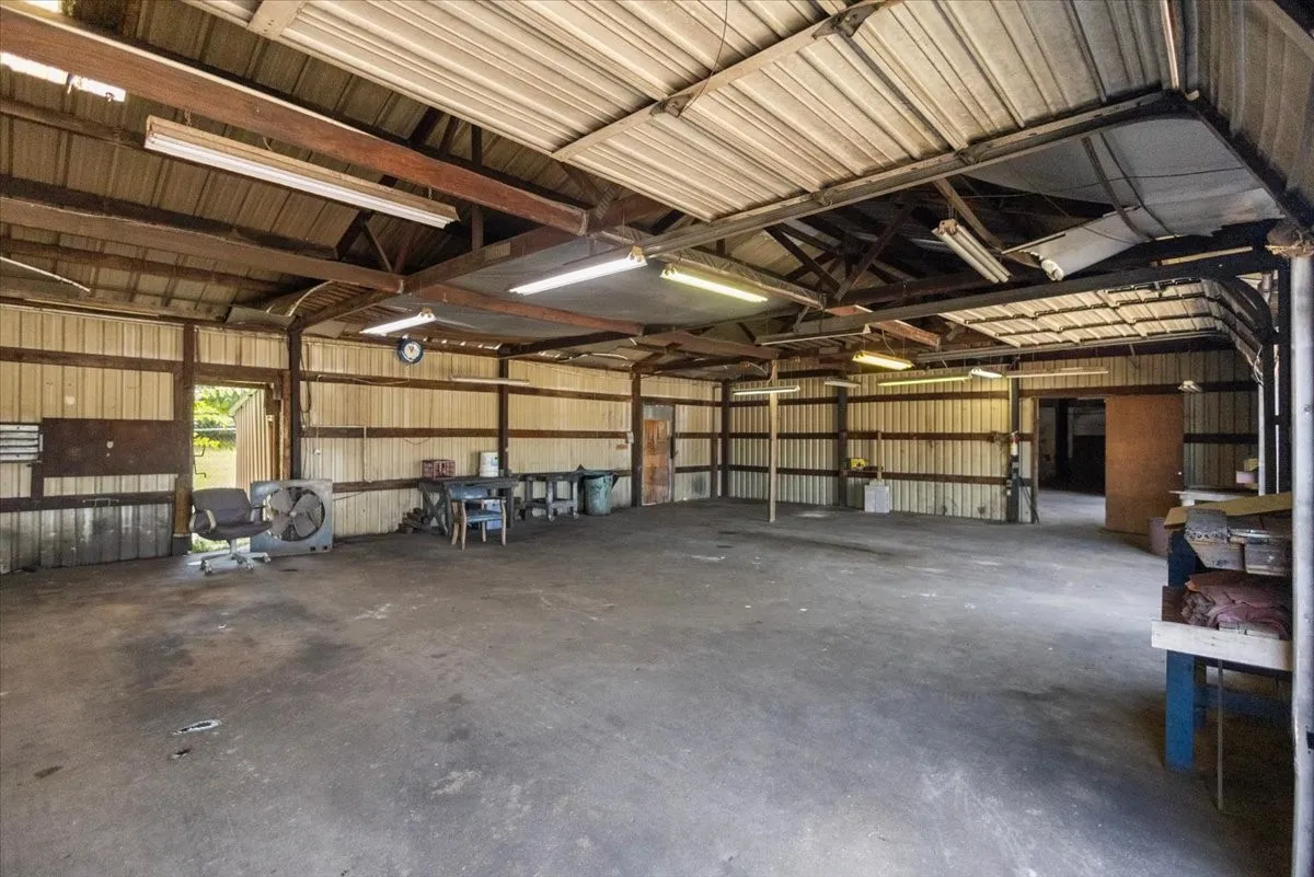 Warehouse For Sale in Smith County , 11041 US Highway 69 Highway N, Tyler, Texas 75706, 0, 0, Garage spaces, 0 Sqft, built in 1977, mls#21390845, Real Estate Agent in Tyler, Homes For Sale in Smith county, Homes For Sale in Tyler, Realtor in Tyler Texas, Real Estate Brokerage Independent Realty Texas, Luminita Cordes Realtor