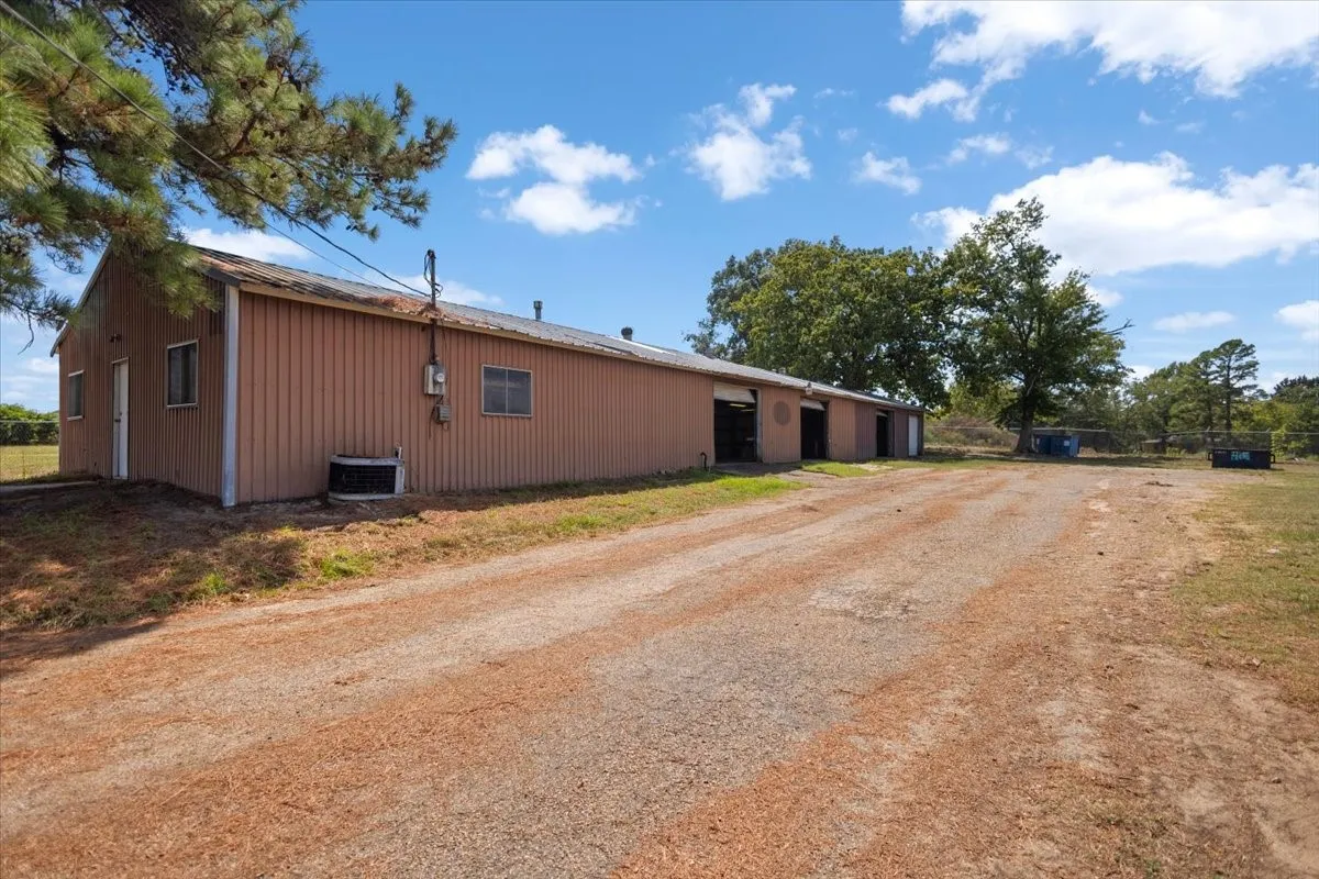 Warehouse For Sale in Smith County , 11041 US Highway 69 Highway N, Tyler, Texas 75706, 0, 0, Garage spaces, 0 Sqft, built in 1977, mls#21390845, Real Estate Agent in Tyler, Homes For Sale in Smith county, Homes For Sale in Tyler, Realtor in Tyler Texas, Real Estate Brokerage Independent Realty Texas, Luminita Cordes Realtor