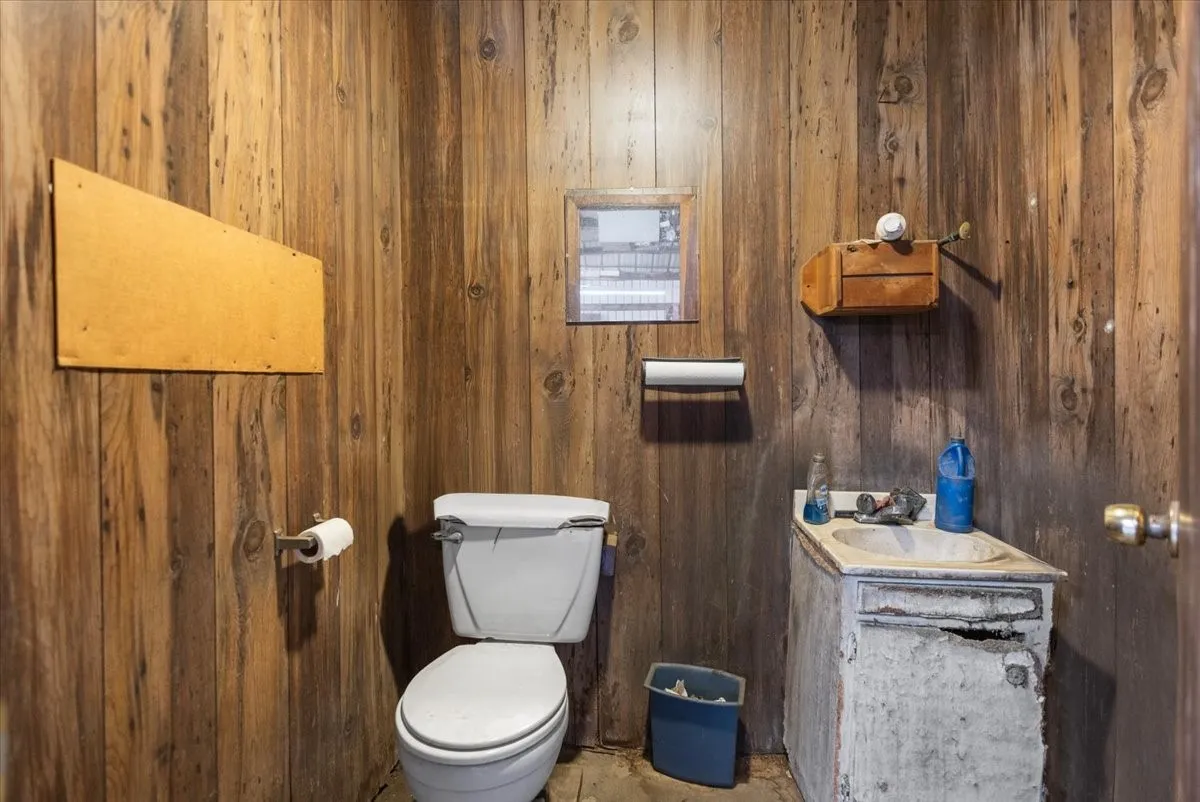 Warehouse For Sale in Smith County , 11041 US Highway 69 Highway N, Tyler, Texas 75706, 0, 0, Garage spaces, 0 Sqft, built in 1977, mls#21390845, Real Estate Agent in Tyler, Homes For Sale in Smith county, Homes For Sale in Tyler, Realtor in Tyler Texas, Real Estate Brokerage Independent Realty Texas, Luminita Cordes Realtor
