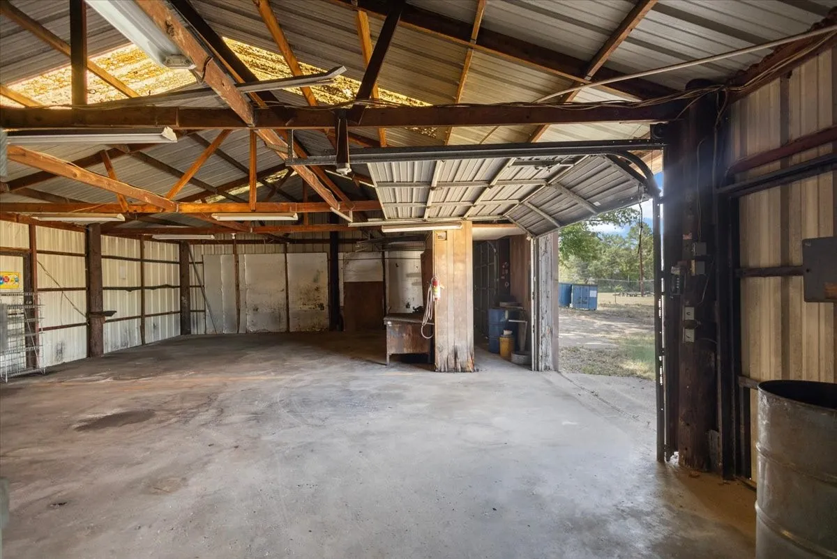 Warehouse For Sale in Smith County , 11041 US Highway 69 Highway N, Tyler, Texas 75706, 0, 0, Garage spaces, 0 Sqft, built in 1977, mls#21390845, Real Estate Agent in Tyler, Homes For Sale in Smith county, Homes For Sale in Tyler, Realtor in Tyler Texas, Real Estate Brokerage Independent Realty Texas, Luminita Cordes Realtor