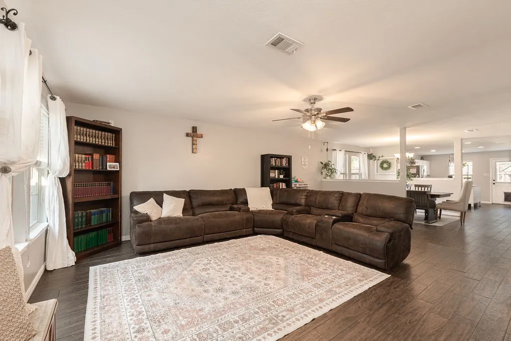 Single Family Residence For Sale in Rockwall County , 417 Azalea Drive, Fate, Texas 75087, 3 Bedroom, 2 Bathroom, 2 Garage spaces, 1,869 Sqft, built in 2008, mls#21390970, Real Estate Agent in Fate, Homes For Sale in Rockwall county, Homes For Sale in Fate, Realtor in Fate Texas, Real Estate Brokerage Independent Realty Texas, Luminita Cordes Realtor