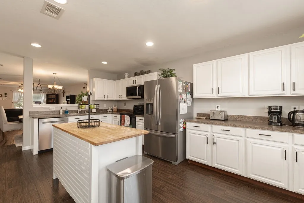 Single Family Residence For Sale in Rockwall County , 417 Azalea Drive, Fate, Texas 75087, 3 Bedroom, 2 Bathroom, 2 Garage spaces, 1,869 Sqft, built in 2008, mls#21390970, Real Estate Agent in Fate, Homes For Sale in Rockwall county, Homes For Sale in Fate, Realtor in Fate Texas, Real Estate Brokerage Independent Realty Texas, Luminita Cordes Realtor