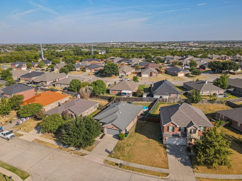 Single Family Residence For Sale in Rockwall County , 417 Azalea Drive, Fate, Texas 75087, 3 Bedroom, 2 Bathroom, 2 Garage spaces, 1,869 Sqft, built in 2008, mls#21390970, Real Estate Agent in Fate, Homes For Sale in Rockwall county, Homes For Sale in Fate, Realtor in Fate Texas, Real Estate Brokerage Independent Realty Texas, Luminita Cordes Realtor