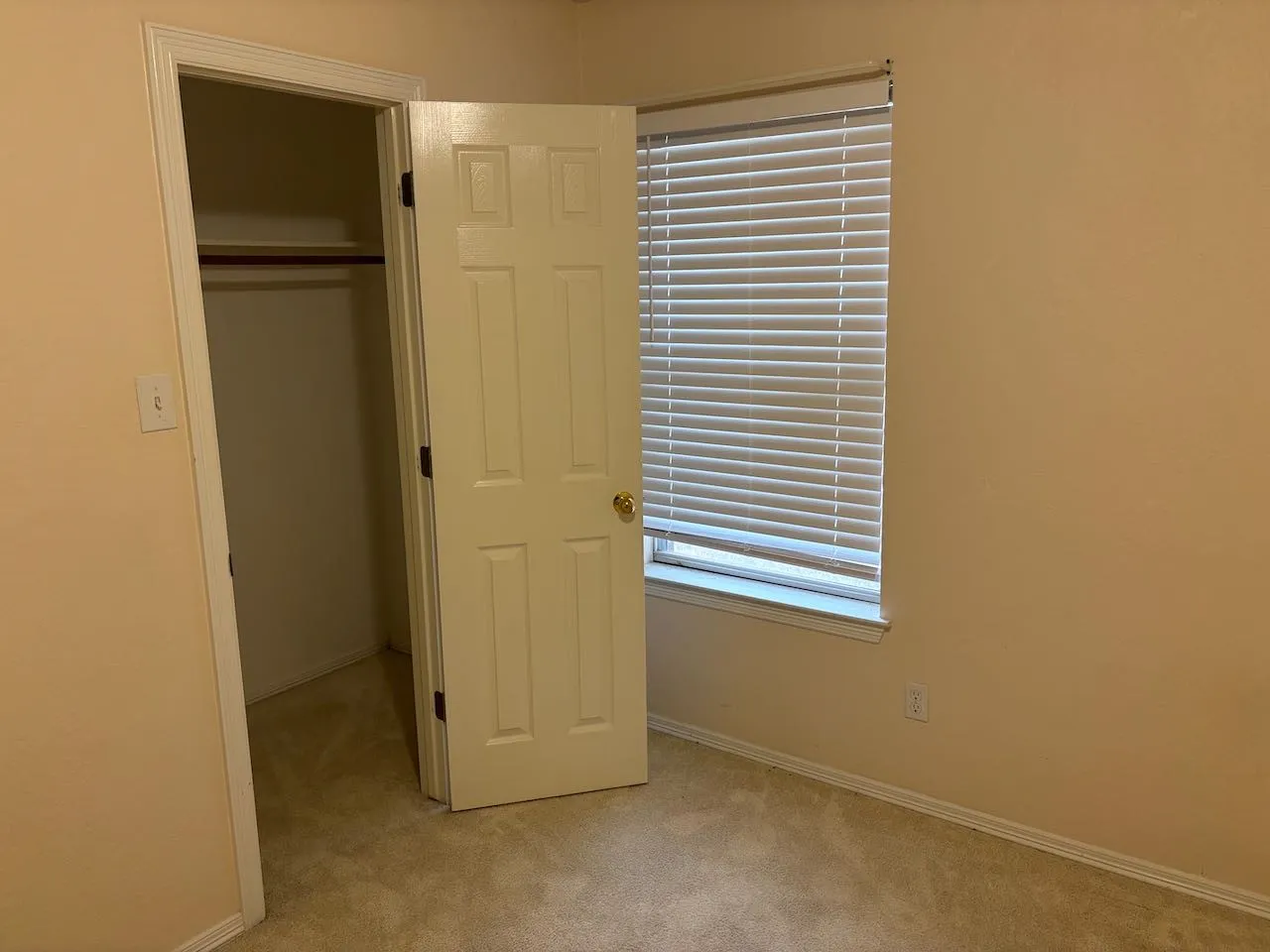 Single Family Residence For Rent in Tarrant County , 8109 Fox Chase Drive, Fort Worth, Texas 76137, 3 Bedroom, 2 Bathroom, 2 Garage spaces, 1,715 Sqft, built in 1999, mls#21383301, Real Estate Agent in Fort Worth, Homes For Rent in Tarrant county, Homes For Rent in Fort Worth, Realtor in Fort Worth Texas, Real Estate Brokerage Independent Realty Texas, Luminita Cordes Realtor