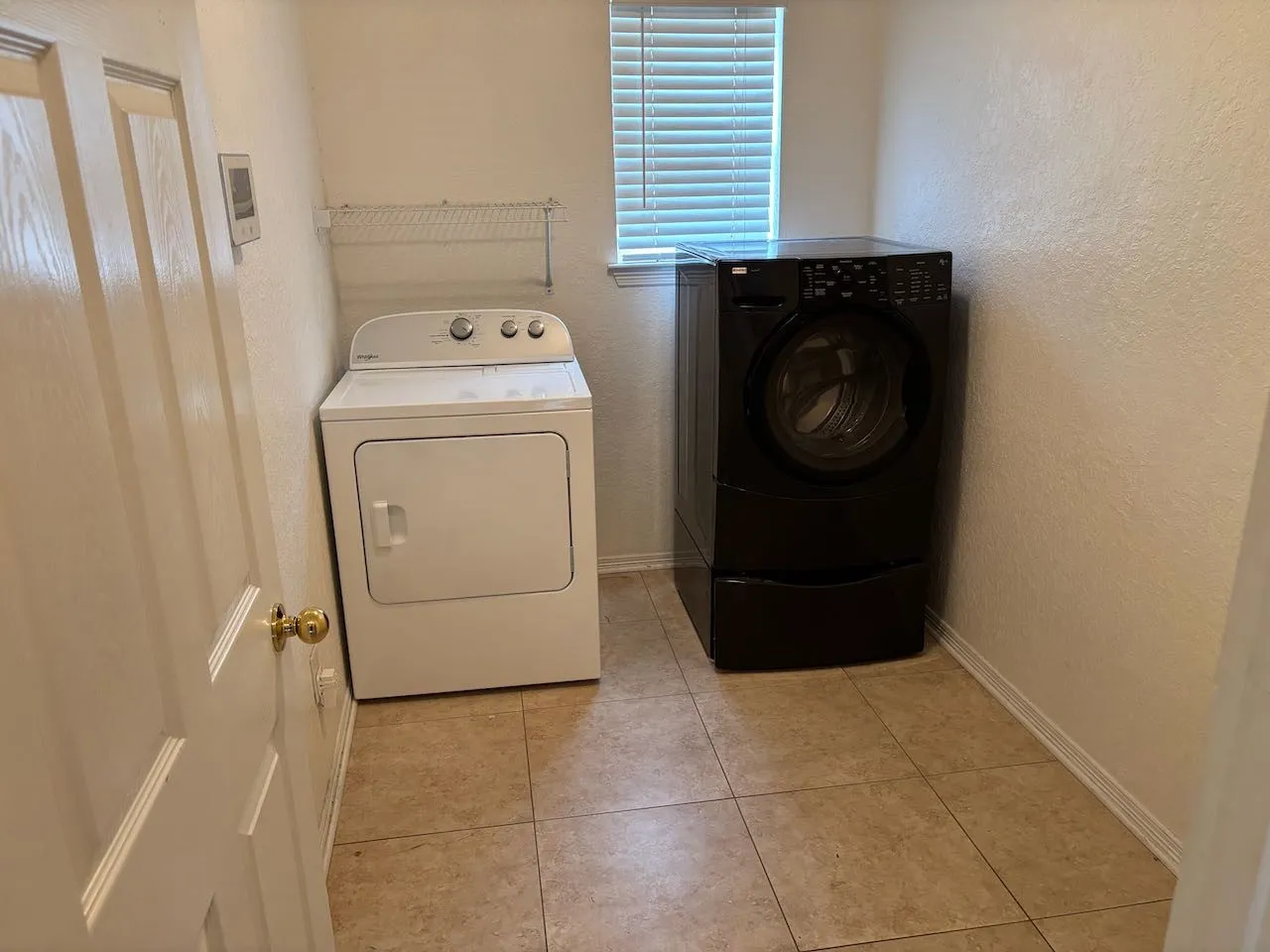 Single Family Residence For Rent in Tarrant County , 8109 Fox Chase Drive, Fort Worth, Texas 76137, 3 Bedroom, 2 Bathroom, 2 Garage spaces, 1,715 Sqft, built in 1999, mls#21383301, Real Estate Agent in Fort Worth, Homes For Rent in Tarrant county, Homes For Rent in Fort Worth, Realtor in Fort Worth Texas, Real Estate Brokerage Independent Realty Texas, Luminita Cordes Realtor