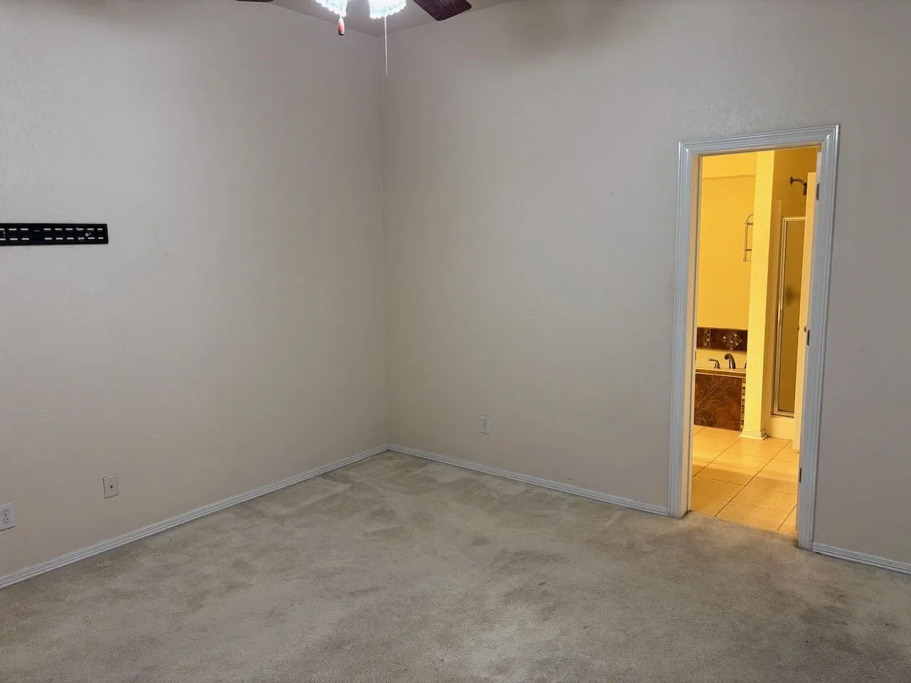 Single Family Residence For Rent in Tarrant County , 8109 Fox Chase Drive, Fort Worth, Texas 76137, 3 Bedroom, 2 Bathroom, 2 Garage spaces, 1,715 Sqft, built in 1999, mls#21383301, Real Estate Agent in Fort Worth, Homes For Rent in Tarrant county, Homes For Rent in Fort Worth, Realtor in Fort Worth Texas, Real Estate Brokerage Independent Realty Texas, Luminita Cordes Realtor
