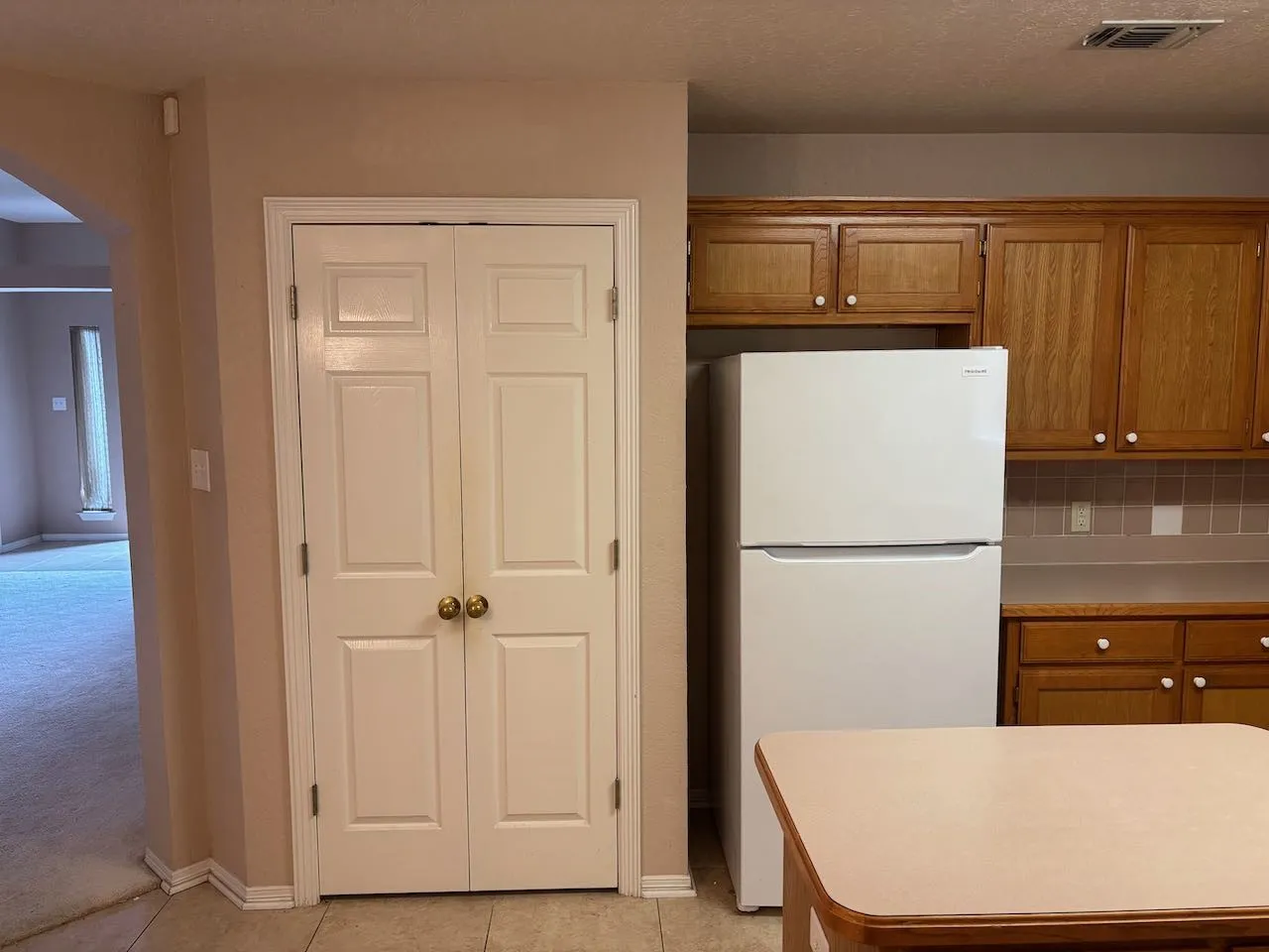 Single Family Residence For Rent in Tarrant County , 8109 Fox Chase Drive, Fort Worth, Texas 76137, 3 Bedroom, 2 Bathroom, 2 Garage spaces, 1,715 Sqft, built in 1999, mls#21383301, Real Estate Agent in Fort Worth, Homes For Rent in Tarrant county, Homes For Rent in Fort Worth, Realtor in Fort Worth Texas, Real Estate Brokerage Independent Realty Texas, Luminita Cordes Realtor