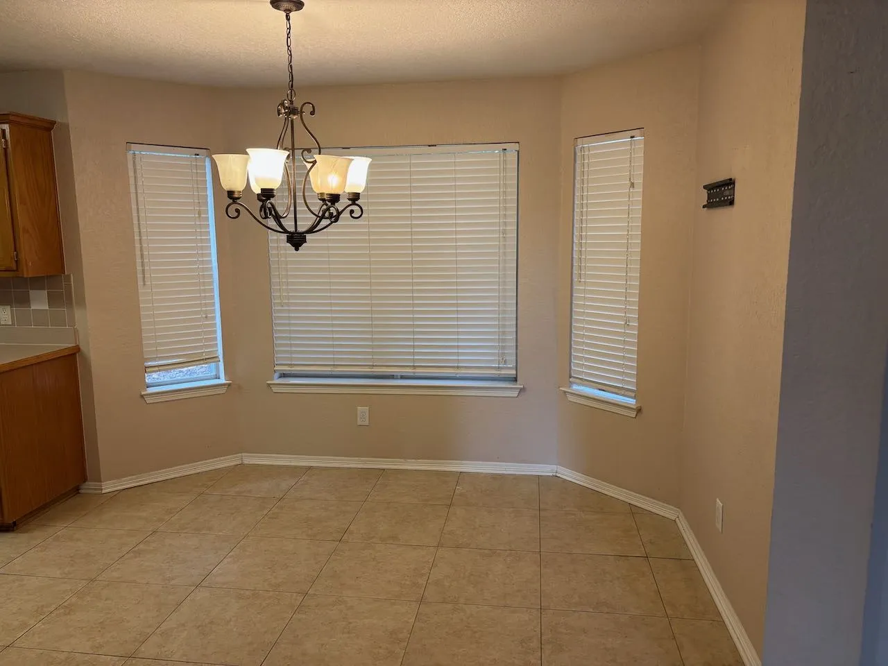 Single Family Residence For Rent in Tarrant County , 8109 Fox Chase Drive, Fort Worth, Texas 76137, 3 Bedroom, 2 Bathroom, 2 Garage spaces, 1,715 Sqft, built in 1999, mls#21383301, Real Estate Agent in Fort Worth, Homes For Rent in Tarrant county, Homes For Rent in Fort Worth, Realtor in Fort Worth Texas, Real Estate Brokerage Independent Realty Texas, Luminita Cordes Realtor