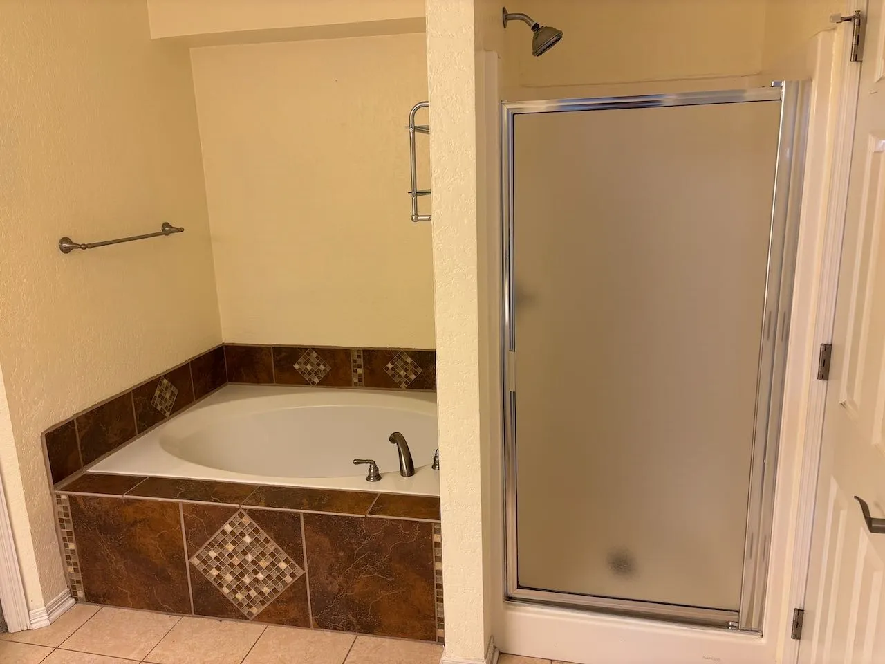 Single Family Residence For Rent in Tarrant County , 8109 Fox Chase Drive, Fort Worth, Texas 76137, 3 Bedroom, 2 Bathroom, 2 Garage spaces, 1,715 Sqft, built in 1999, mls#21383301, Real Estate Agent in Fort Worth, Homes For Rent in Tarrant county, Homes For Rent in Fort Worth, Realtor in Fort Worth Texas, Real Estate Brokerage Independent Realty Texas, Luminita Cordes Realtor