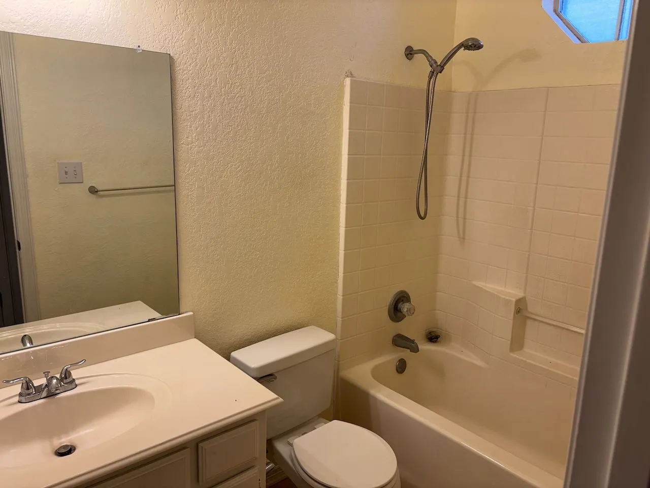 Single Family Residence For Rent in Tarrant County , 8109 Fox Chase Drive, Fort Worth, Texas 76137, 3 Bedroom, 2 Bathroom, 2 Garage spaces, 1,715 Sqft, built in 1999, mls#21383301, Real Estate Agent in Fort Worth, Homes For Rent in Tarrant county, Homes For Rent in Fort Worth, Realtor in Fort Worth Texas, Real Estate Brokerage Independent Realty Texas, Luminita Cordes Realtor