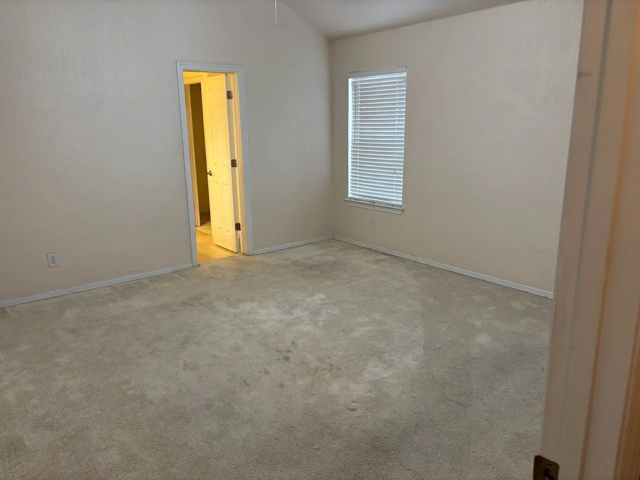 Single Family Residence For Rent in Tarrant County , 8109 Fox Chase Drive, Fort Worth, Texas 76137, 3 Bedroom, 2 Bathroom, 2 Garage spaces, 1,715 Sqft, built in 1999, mls#21383301, Real Estate Agent in Fort Worth, Homes For Rent in Tarrant county, Homes For Rent in Fort Worth, Realtor in Fort Worth Texas, Real Estate Brokerage Independent Realty Texas, Luminita Cordes Realtor