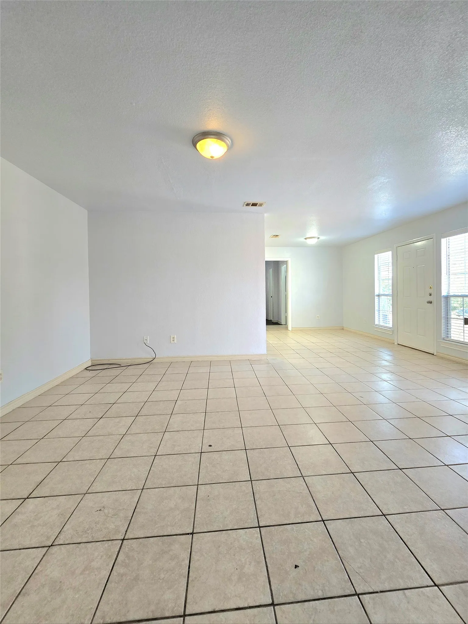 Duplex For Rent in Tarrant County , 5017 Chapman Street 5019, Fort Worth, Texas 76105, 4 Bedroom, 2 Bathroom, Garage spaces, 1,146 Sqft, built in 2006, mls#21391240, Real Estate Agent in Fort Worth, Homes For Rent in Tarrant county, Homes For Rent in Fort Worth, Realtor in Fort Worth Texas, Real Estate Brokerage Independent Realty Texas, Luminita Cordes Realtor