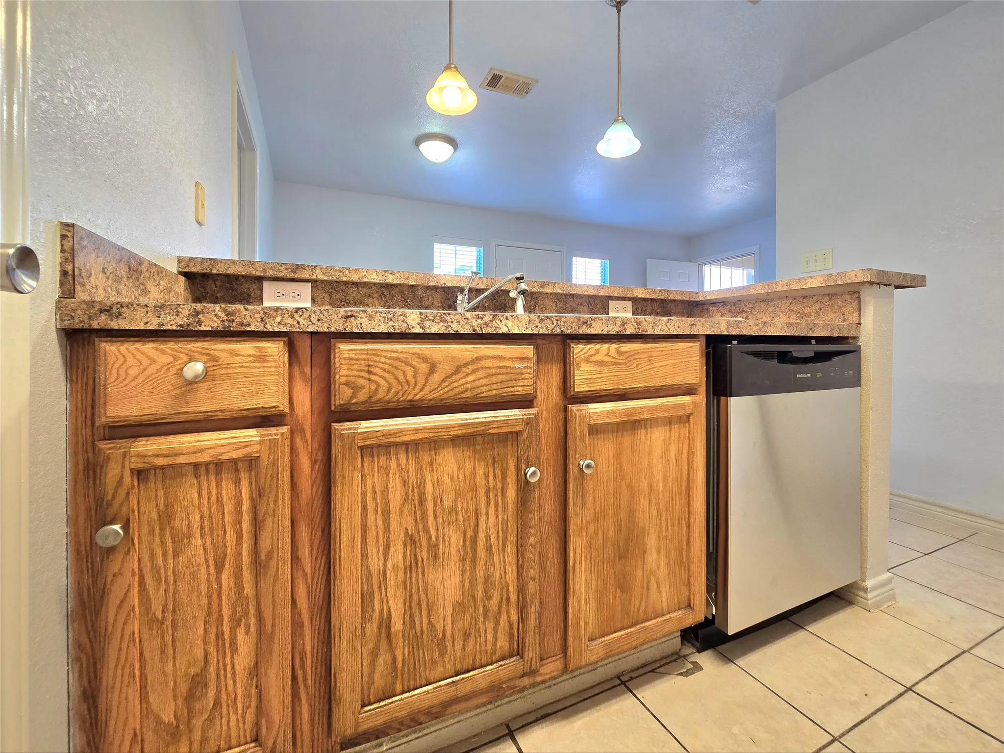 Duplex For Rent in Tarrant County , 5017 Chapman Street 5019, Fort Worth, Texas 76105, 4 Bedroom, 2 Bathroom, Garage spaces, 1,146 Sqft, built in 2006, mls#21391240, Real Estate Agent in Fort Worth, Homes For Rent in Tarrant county, Homes For Rent in Fort Worth, Realtor in Fort Worth Texas, Real Estate Brokerage Independent Realty Texas, Luminita Cordes Realtor