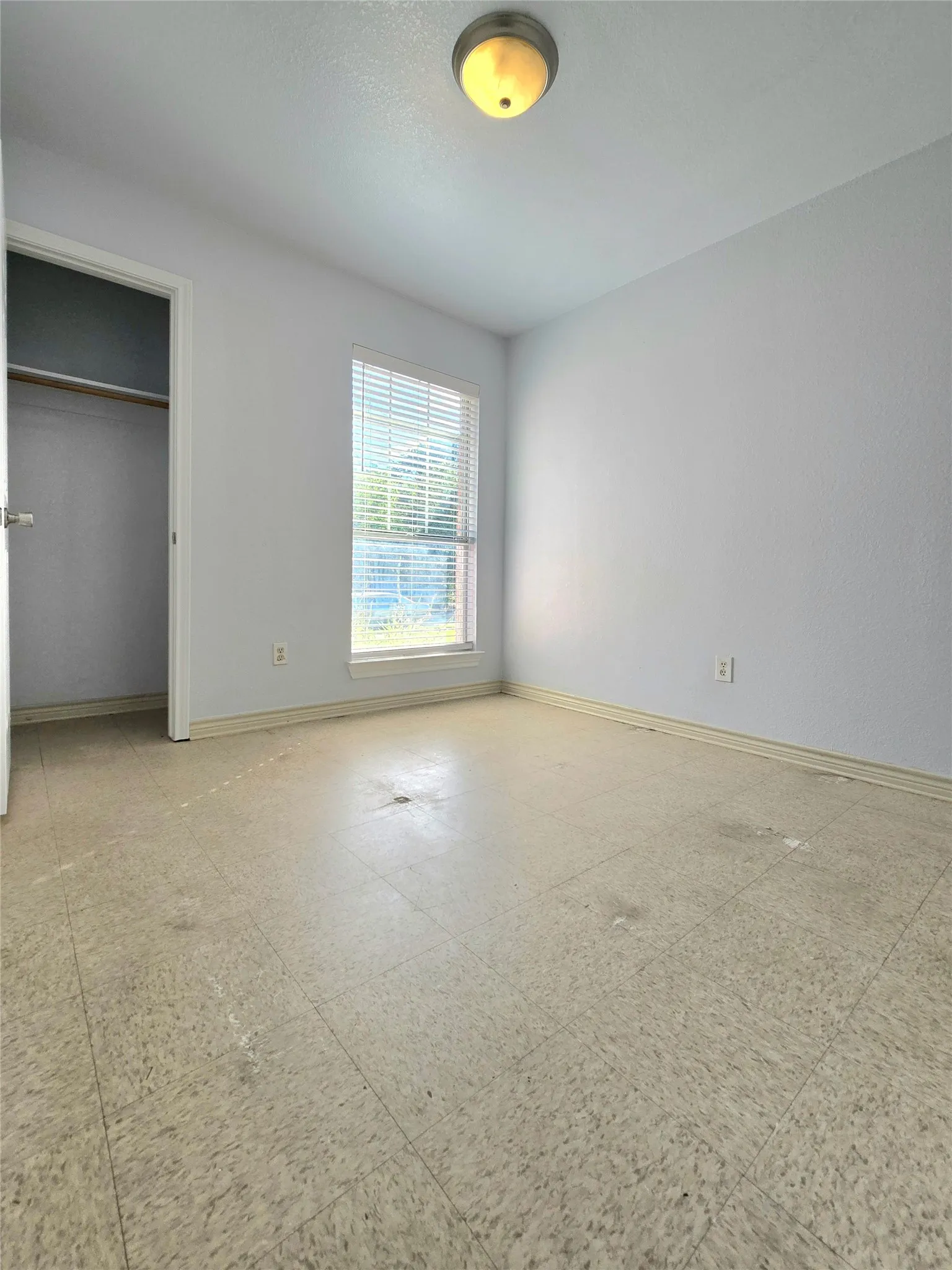 Duplex For Rent in Tarrant County , 5017 Chapman Street 5019, Fort Worth, Texas 76105, 4 Bedroom, 2 Bathroom, Garage spaces, 1,146 Sqft, built in 2006, mls#21391240, Real Estate Agent in Fort Worth, Homes For Rent in Tarrant county, Homes For Rent in Fort Worth, Realtor in Fort Worth Texas, Real Estate Brokerage Independent Realty Texas, Luminita Cordes Realtor