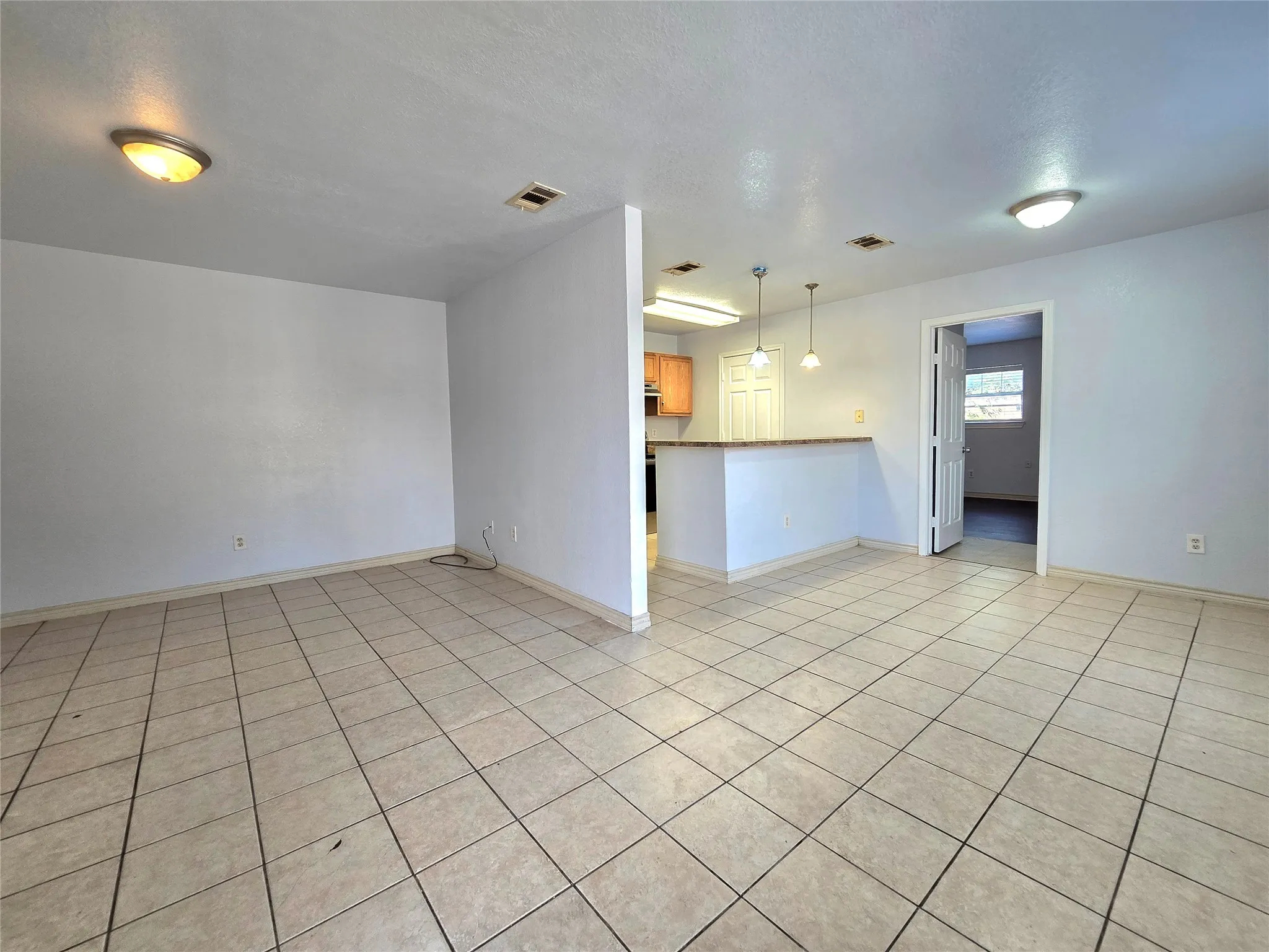 Duplex For Rent in Tarrant County , 5017 Chapman Street 5019, Fort Worth, Texas 76105, 4 Bedroom, 2 Bathroom, Garage spaces, 1,146 Sqft, built in 2006, mls#21391240, Real Estate Agent in Fort Worth, Homes For Rent in Tarrant county, Homes For Rent in Fort Worth, Realtor in Fort Worth Texas, Real Estate Brokerage Independent Realty Texas, Luminita Cordes Realtor