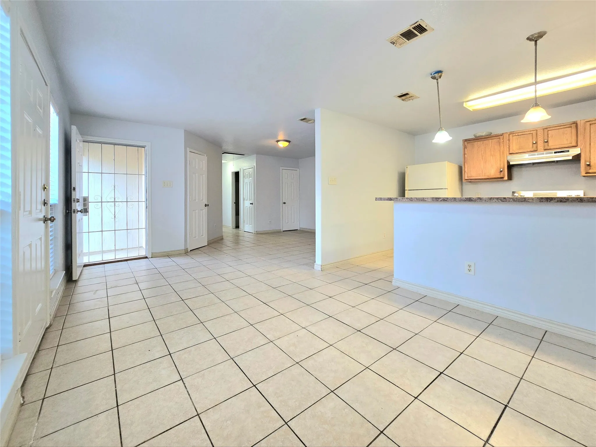 Duplex For Rent in Tarrant County , 5017 Chapman Street 5019, Fort Worth, Texas 76105, 4 Bedroom, 2 Bathroom, Garage spaces, 1,146 Sqft, built in 2006, mls#21391240, Real Estate Agent in Fort Worth, Homes For Rent in Tarrant county, Homes For Rent in Fort Worth, Realtor in Fort Worth Texas, Real Estate Brokerage Independent Realty Texas, Luminita Cordes Realtor