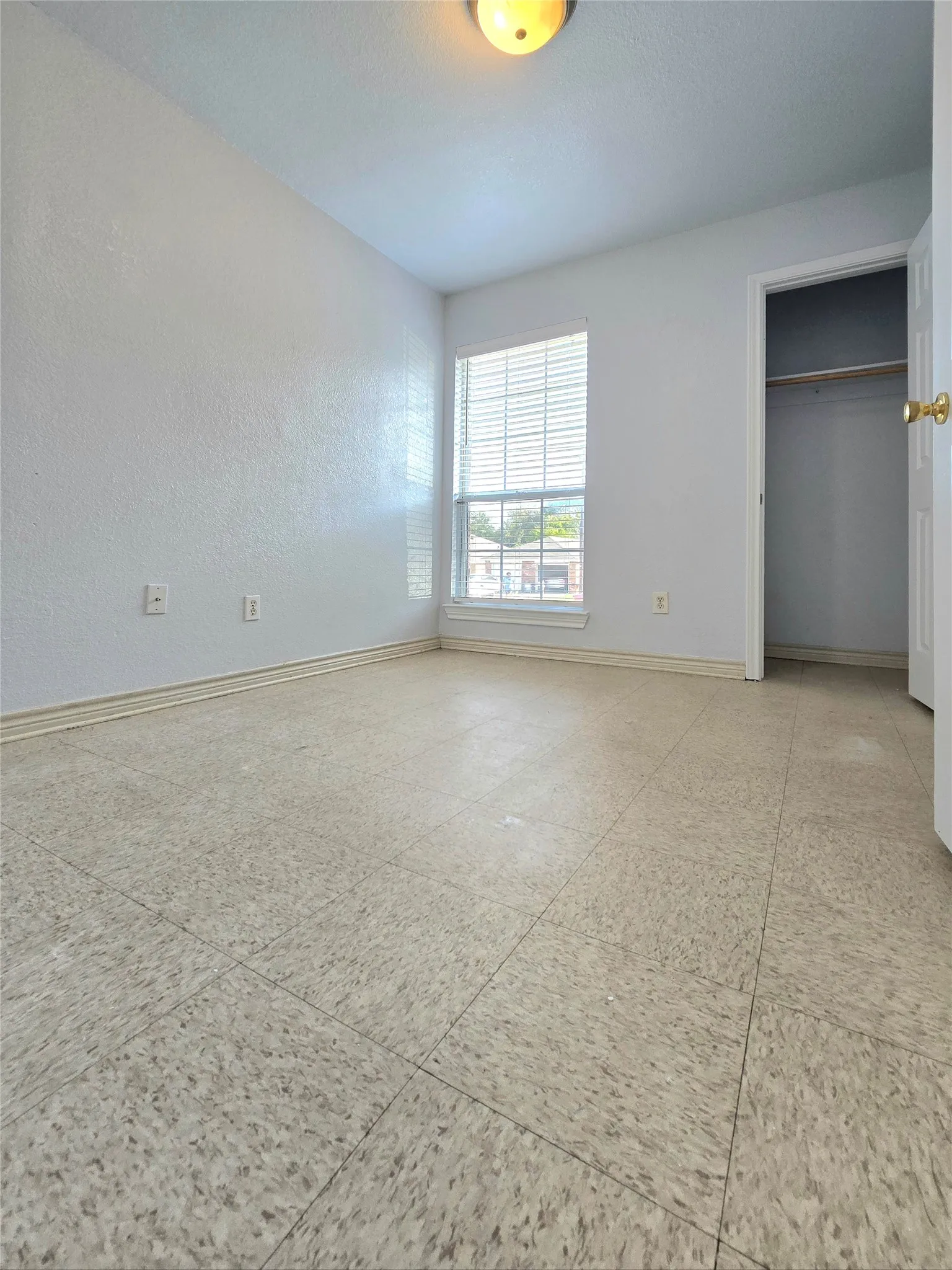 Duplex For Rent in Tarrant County , 5017 Chapman Street 5019, Fort Worth, Texas 76105, 4 Bedroom, 2 Bathroom, Garage spaces, 1,146 Sqft, built in 2006, mls#21391240, Real Estate Agent in Fort Worth, Homes For Rent in Tarrant county, Homes For Rent in Fort Worth, Realtor in Fort Worth Texas, Real Estate Brokerage Independent Realty Texas, Luminita Cordes Realtor