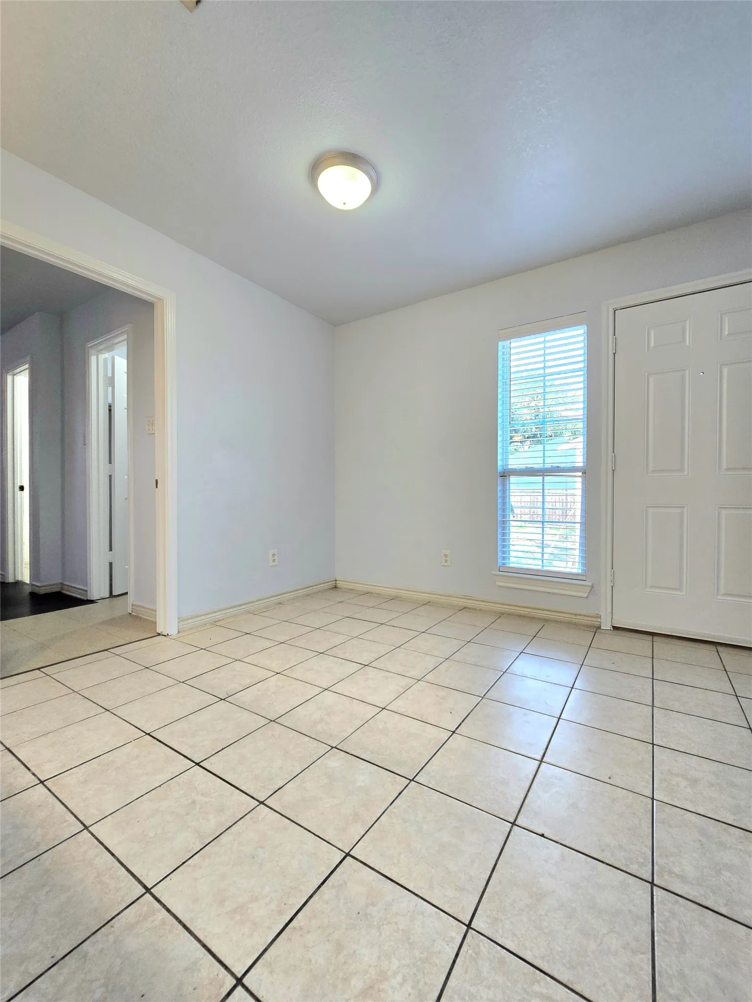 Duplex For Rent in Tarrant County , 5017 Chapman Street 5019, Fort Worth, Texas 76105, 4 Bedroom, 2 Bathroom, Garage spaces, 1,146 Sqft, built in 2006, mls#21391240, Real Estate Agent in Fort Worth, Homes For Rent in Tarrant county, Homes For Rent in Fort Worth, Realtor in Fort Worth Texas, Real Estate Brokerage Independent Realty Texas, Luminita Cordes Realtor