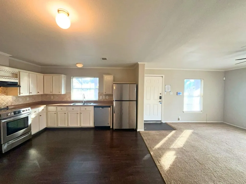 Single Family Residence For Sale in Dallas County , 2511 Kavasar Drive, Dallas, Texas 75241, 3 Bedroom, 2 Bathroom, Garage spaces, 1,120 Sqft, built in 2003, mls#21387229, Real Estate Agent in Dallas, Homes For Sale in Dallas county, Homes For Sale in Dallas, Realtor in Dallas Texas, Real Estate Brokerage Independent Realty Texas, Luminita Cordes Realtor