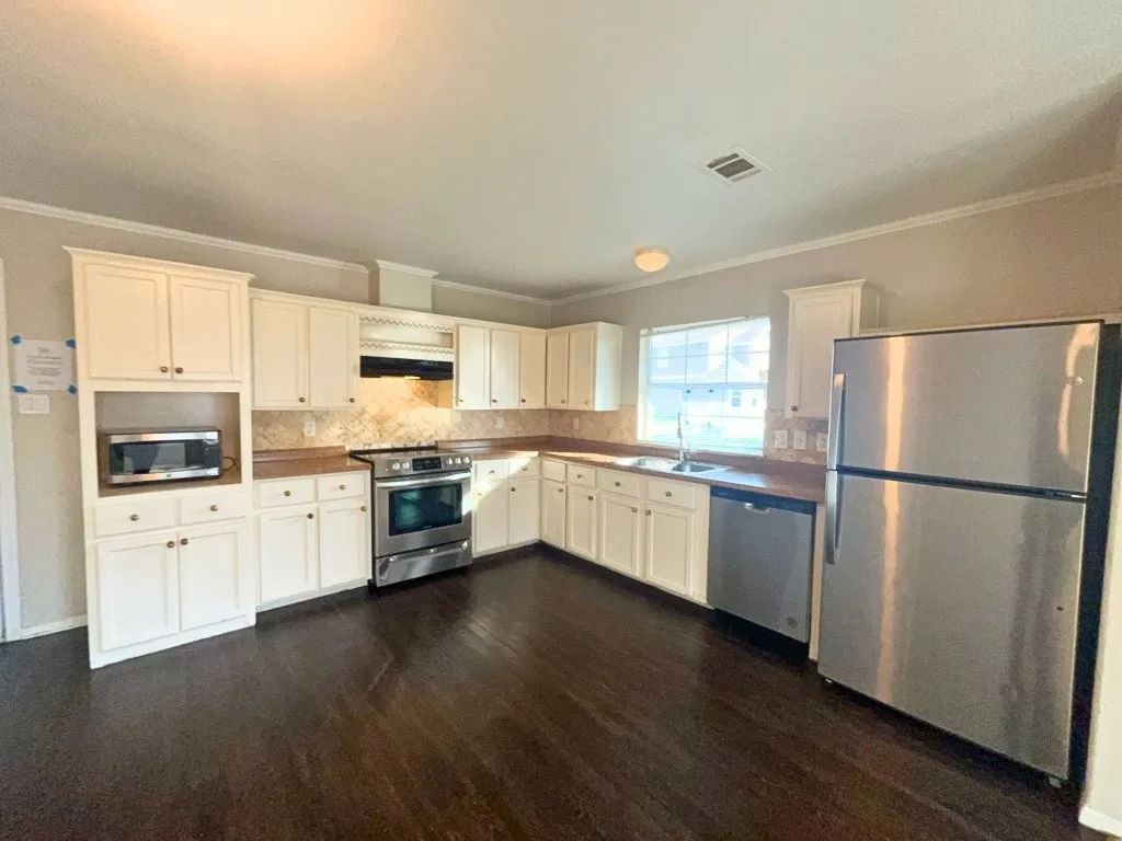 Single Family Residence For Sale in Dallas County , 2511 Kavasar Drive, Dallas, Texas 75241, 3 Bedroom, 2 Bathroom, Garage spaces, 1,120 Sqft, built in 2003, mls#21387229, Real Estate Agent in Dallas, Homes For Sale in Dallas county, Homes For Sale in Dallas, Realtor in Dallas Texas, Real Estate Brokerage Independent Realty Texas, Luminita Cordes Realtor