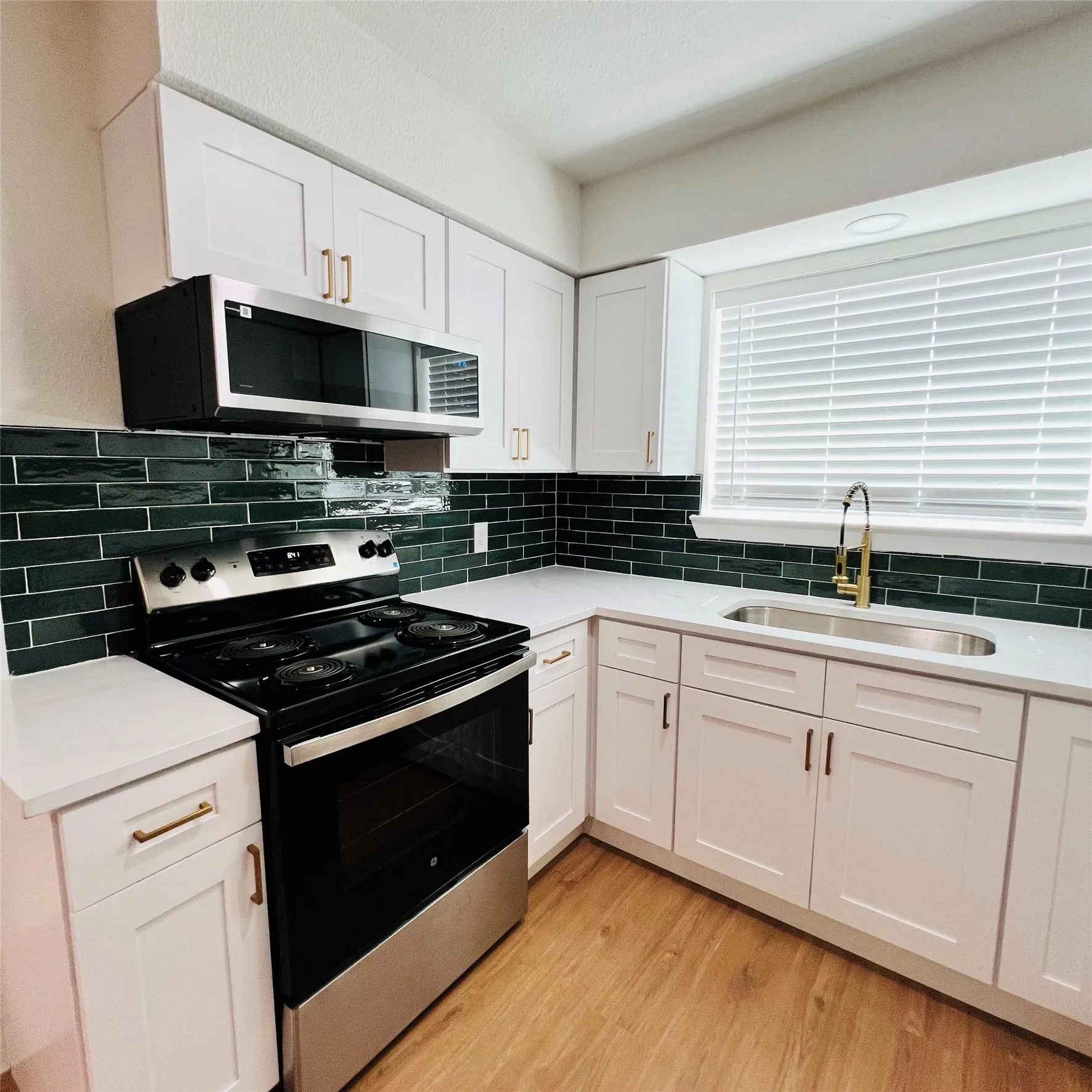Duplex For Rent in Tarrant County , 1701 Justin Lyn Street, Arlington, Texas 76012, 2 Bedroom, 1 Bathroom, Garage spaces, 773 Sqft, built in 1981, mls#21391241, Real Estate Agent in Arlington, Homes For Rent in Tarrant county, Homes For Rent in Arlington, Realtor in Arlington Texas, Real Estate Brokerage Independent Realty Texas, Luminita Cordes Realtor