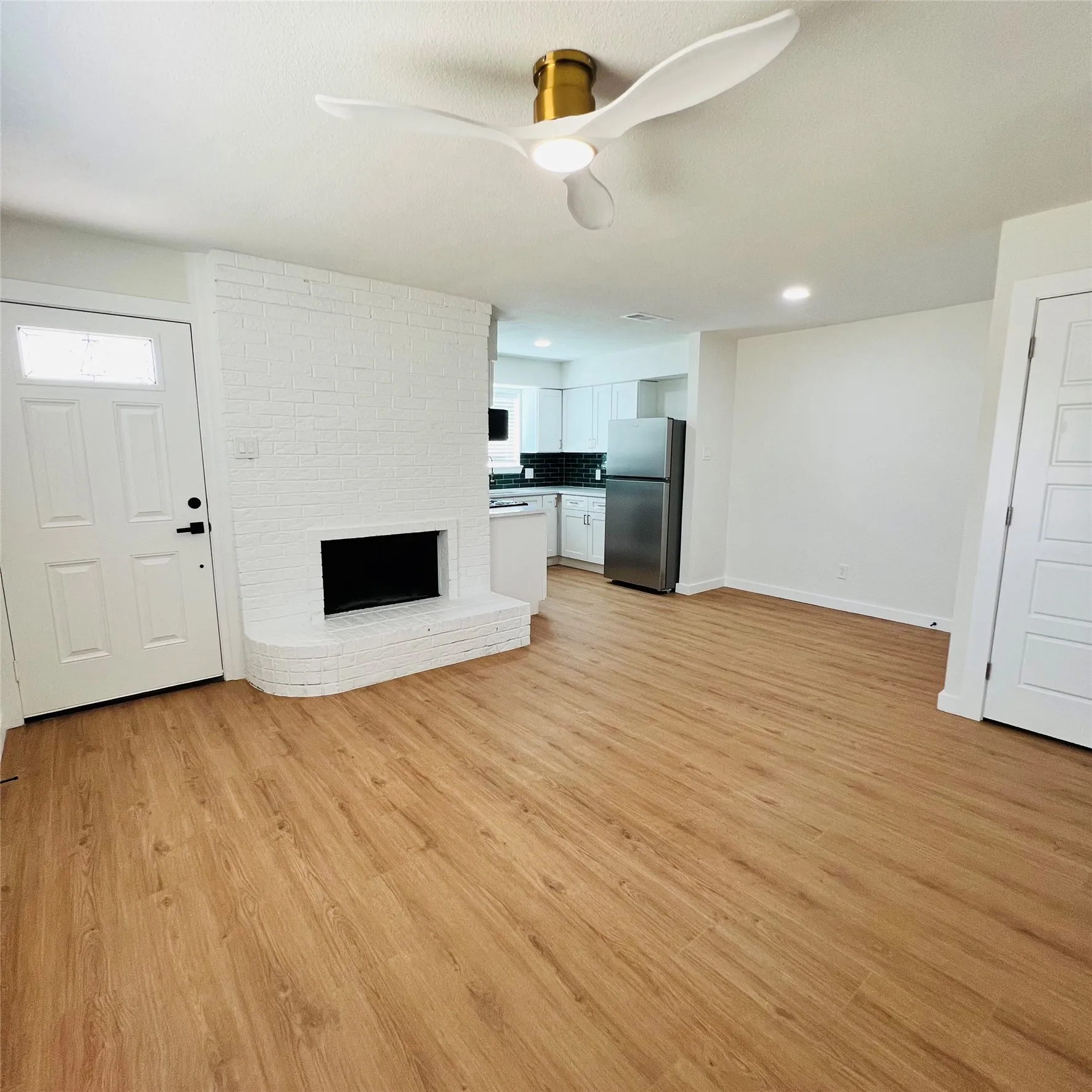 Duplex For Rent in Tarrant County , 1701 Justin Lyn Street, Arlington, Texas 76012, 2 Bedroom, 1 Bathroom, Garage spaces, 773 Sqft, built in 1981, mls#21391241, Real Estate Agent in Arlington, Homes For Rent in Tarrant county, Homes For Rent in Arlington, Realtor in Arlington Texas, Real Estate Brokerage Independent Realty Texas, Luminita Cordes Realtor