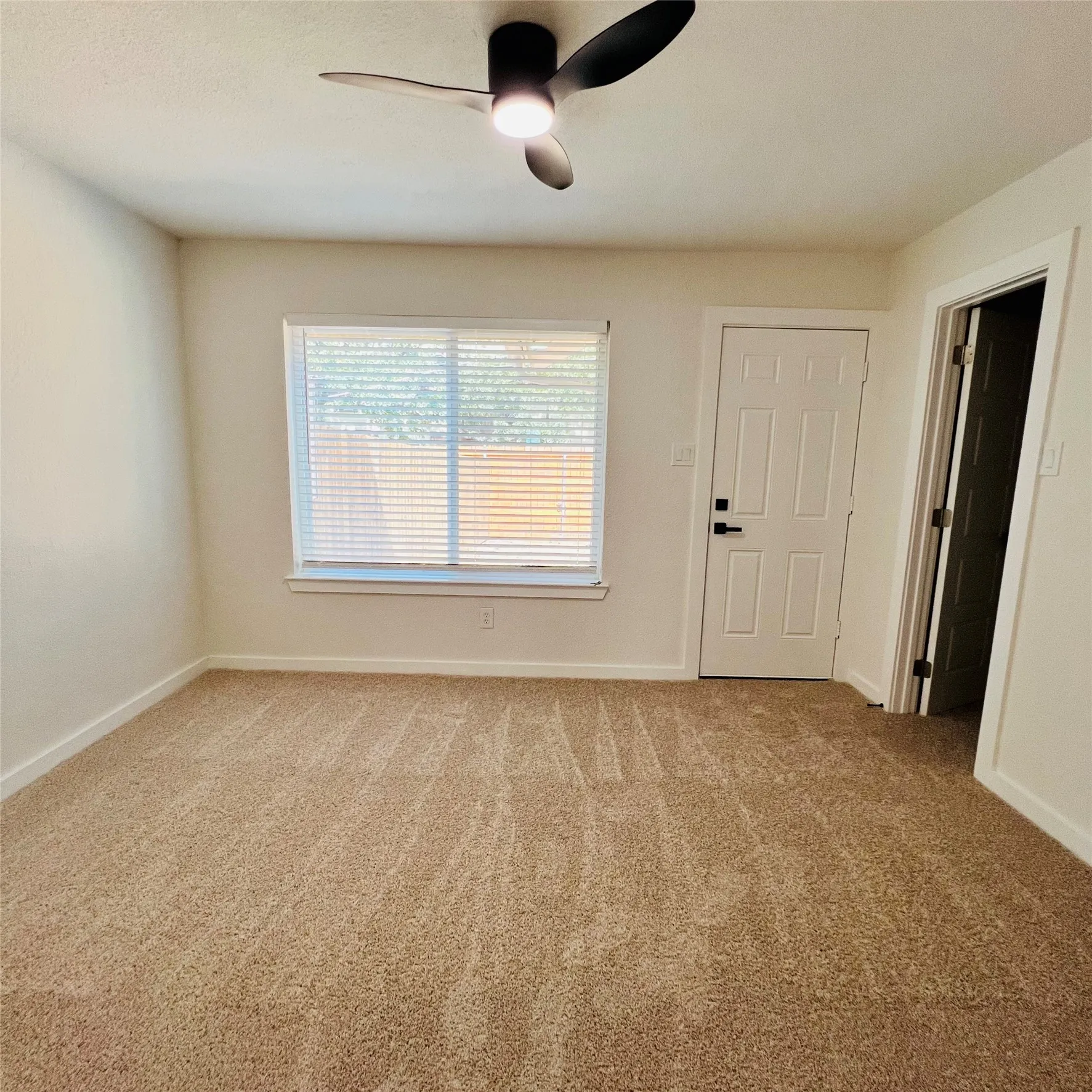 Duplex For Rent in Tarrant County , 1701 Justin Lyn Street, Arlington, Texas 76012, 2 Bedroom, 1 Bathroom, Garage spaces, 773 Sqft, built in 1981, mls#21391241, Real Estate Agent in Arlington, Homes For Rent in Tarrant county, Homes For Rent in Arlington, Realtor in Arlington Texas, Real Estate Brokerage Independent Realty Texas, Luminita Cordes Realtor
