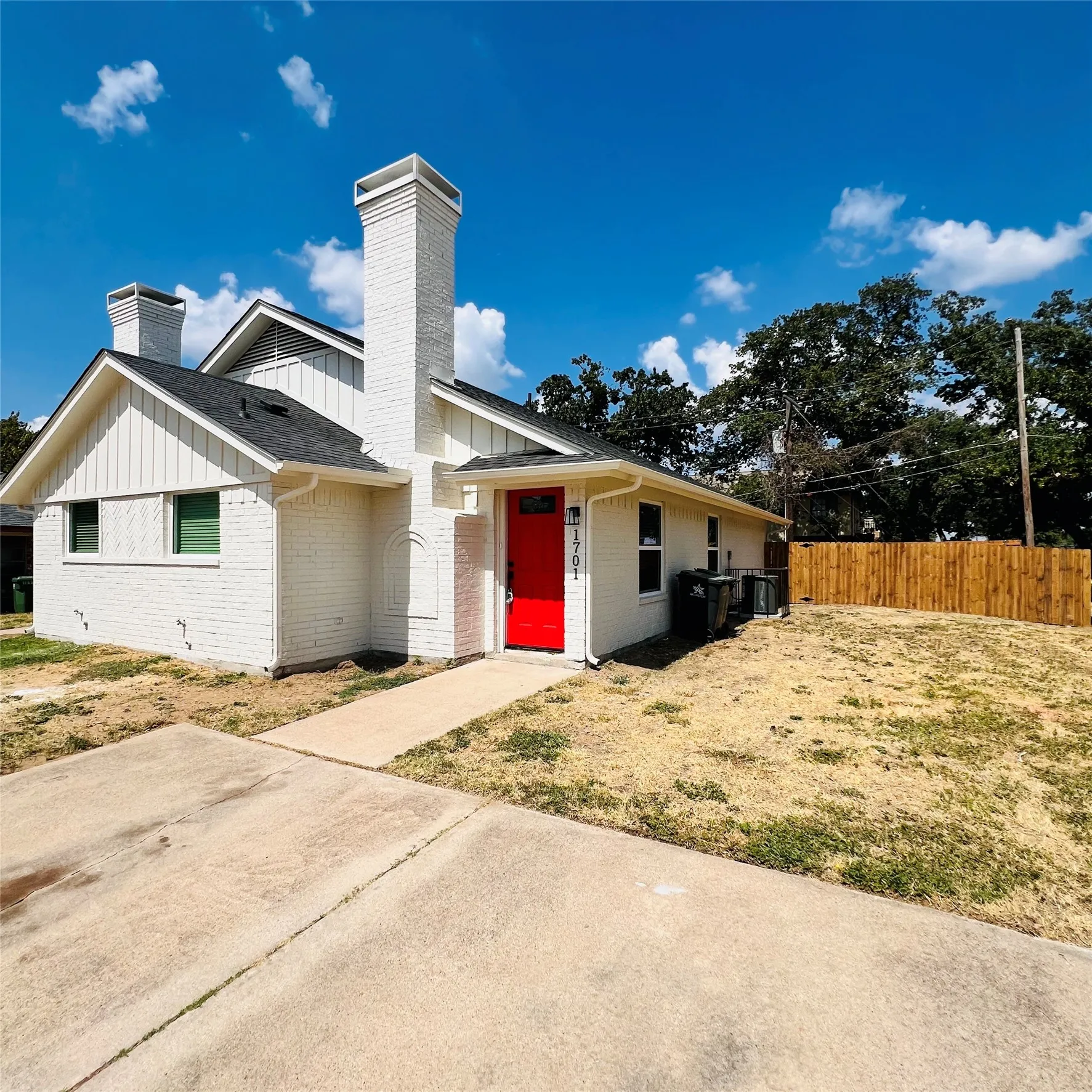 Duplex For Rent in Tarrant County , 1701 Justin Lyn Street, Arlington, Texas 76012, 2 Bedroom, 1 Bathroom, Garage spaces, 773 Sqft, built in 1981, mls#21391241, Real Estate Agent in Arlington, Homes For Rent in Tarrant county, Homes For Rent in Arlington, Realtor in Arlington Texas, Real Estate Brokerage Independent Realty Texas, Luminita Cordes Realtor