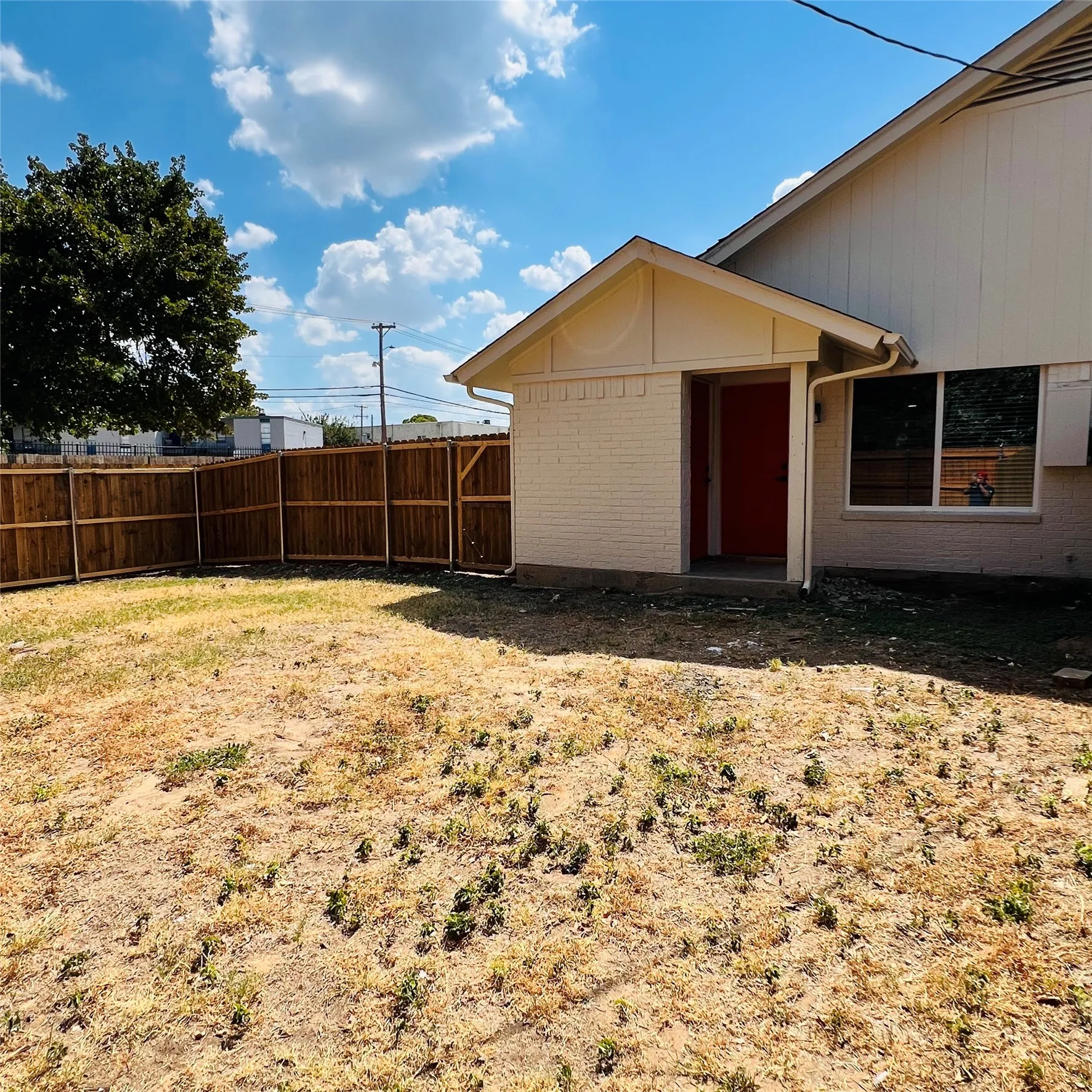 Duplex For Rent in Tarrant County , 1701 Justin Lyn Street, Arlington, Texas 76012, 2 Bedroom, 1 Bathroom, Garage spaces, 773 Sqft, built in 1981, mls#21391241, Real Estate Agent in Arlington, Homes For Rent in Tarrant county, Homes For Rent in Arlington, Realtor in Arlington Texas, Real Estate Brokerage Independent Realty Texas, Luminita Cordes Realtor