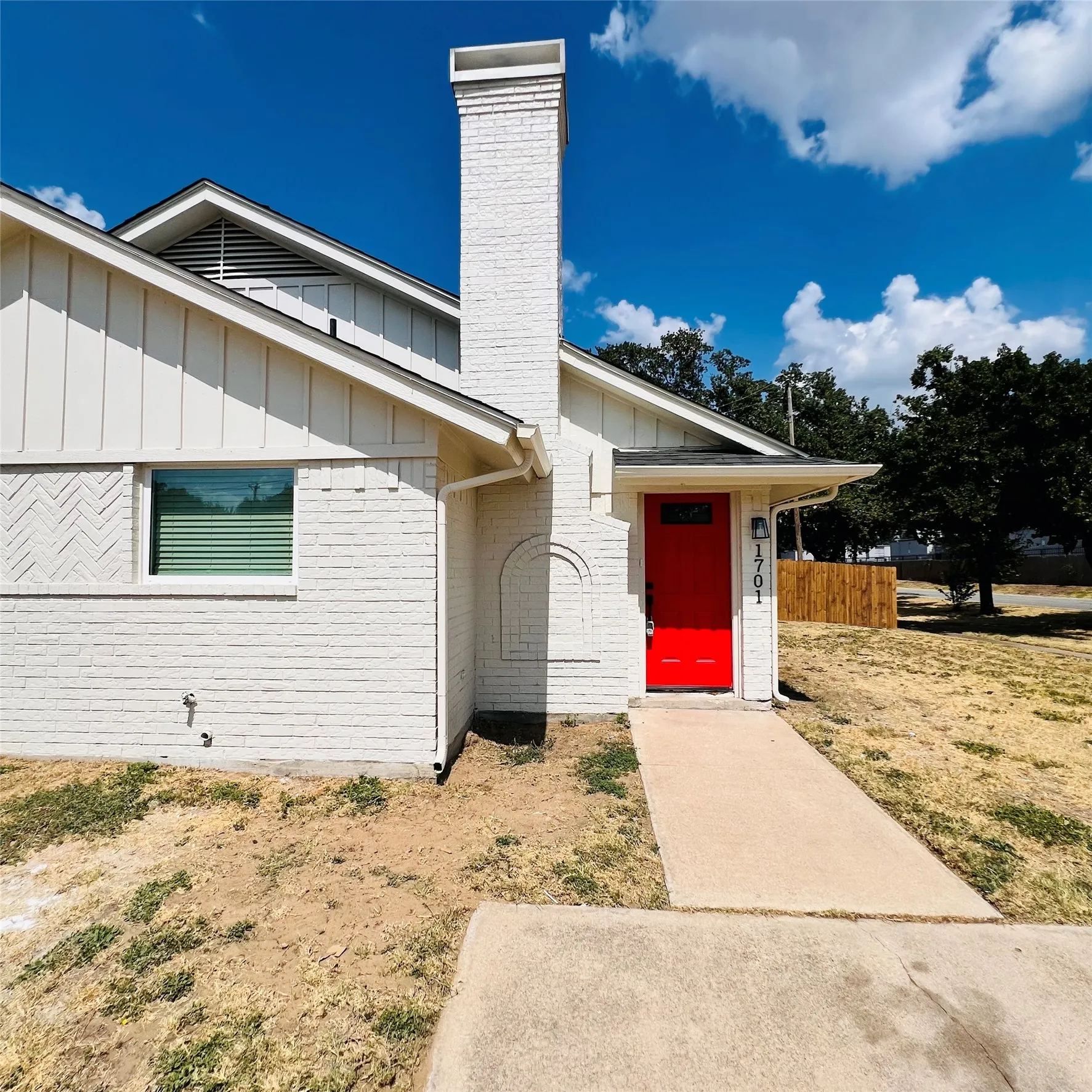 Duplex For Rent in Tarrant County , 1701 Justin Lyn Street, Arlington, Texas 76012, 2 Bedroom, 1 Bathroom, Garage spaces, 773 Sqft, built in 1981, mls#21391241, Real Estate Agent in Arlington, Homes For Rent in Tarrant county, Homes For Rent in Arlington, Realtor in Arlington Texas, Real Estate Brokerage Independent Realty Texas, Luminita Cordes Realtor