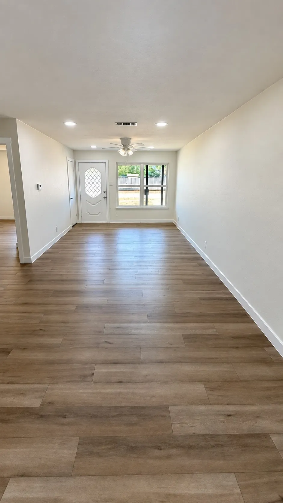 Single Family Residence For Sale in Dallas County , 318 18th Street, Grand Prairie, Texas 75051, 3 Bedroom, 2 Bathroom, 2 Garage spaces, 1,213 Sqft, built in 1964, mls#21391239, Real Estate Agent in Grand Prairie, Homes For Sale in Dallas county, Homes For Sale in Grand Prairie, Realtor in Grand Prairie Texas, Real Estate Brokerage Independent Realty Texas, Luminita Cordes Realtor