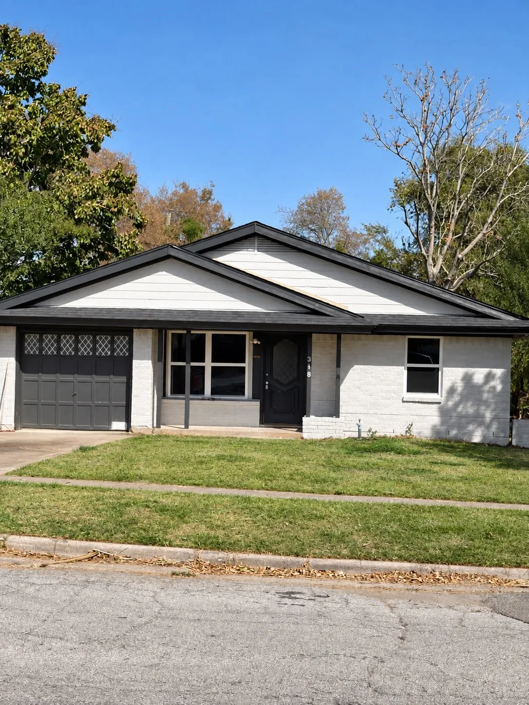 Single Family Residence For Sale in Dallas County , 318 18th Street, Grand Prairie, Texas 75051, 3 Bedroom, 2 Bathroom, 2 Garage spaces, 1,213 Sqft, built in 1964, mls#21391239, Real Estate Agent in Grand Prairie, Homes For Sale in Dallas county, Homes For Sale in Grand Prairie, Realtor in Grand Prairie Texas, Real Estate Brokerage Independent Realty Texas, Luminita Cordes Realtor
