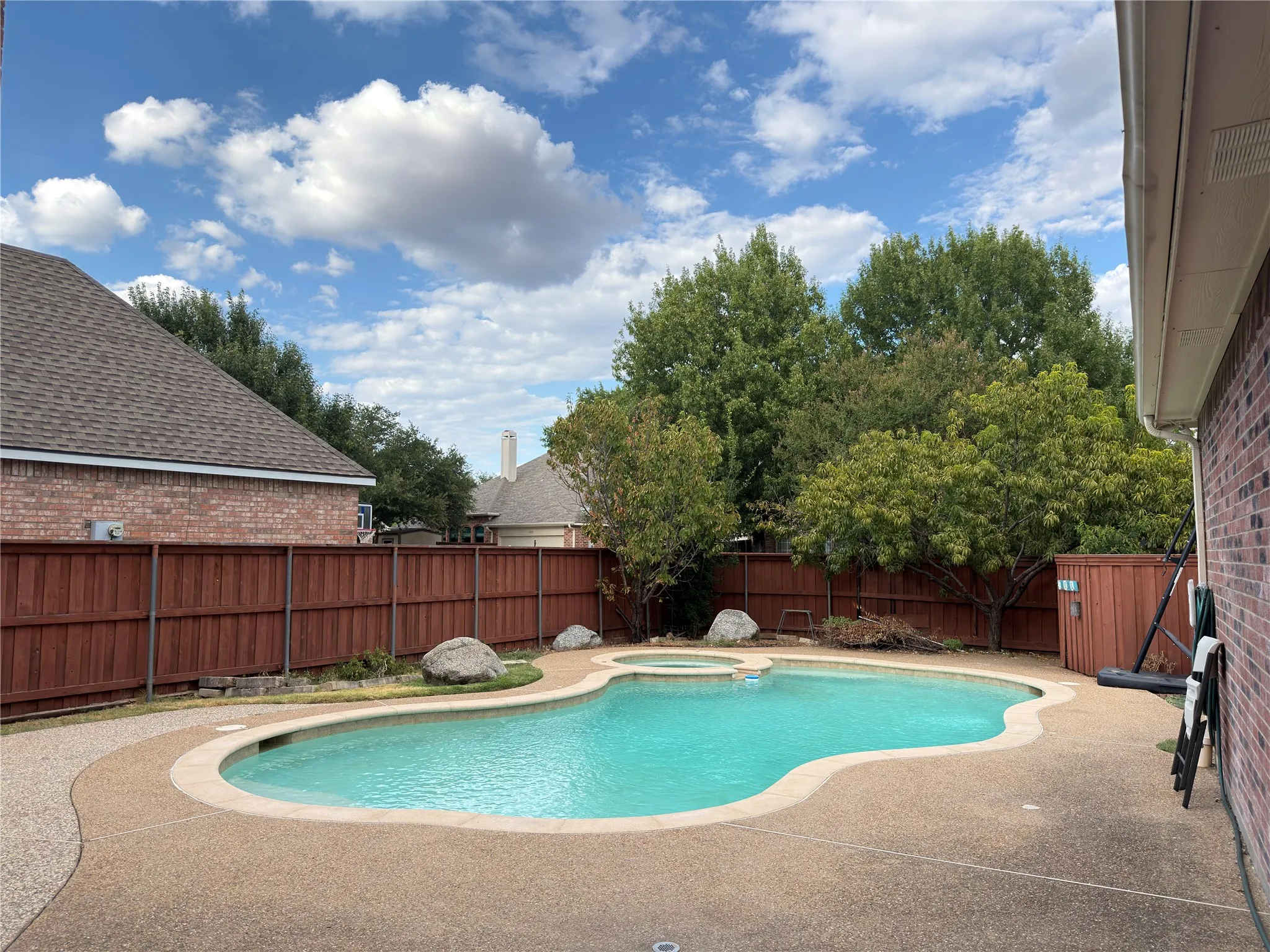 Single Family Residence For Rent