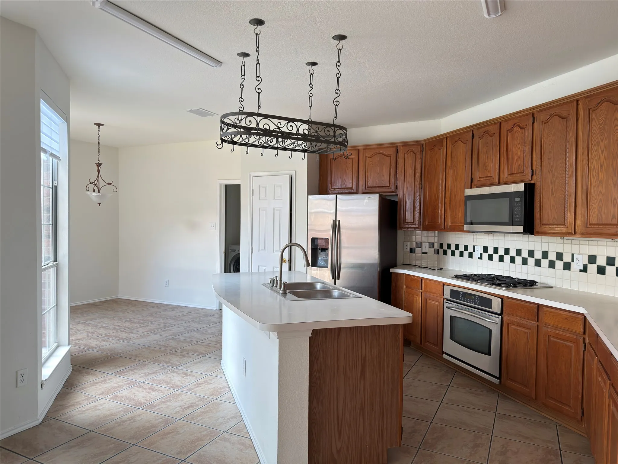Single Family Residence For Rent in Collin County , 1328 Comanche Drive, Allen, Texas 75013, 4 Bedroom, 3 Bathroom, 2 Garage spaces, 2,524 Sqft, built in 1996, mls#21390225, Real Estate Agent in Allen, Homes For Rent in Collin county, Homes For Rent in Allen, Realtor in Allen Texas, Real Estate Brokerage Independent Realty Texas, Luminita Cordes Realtor