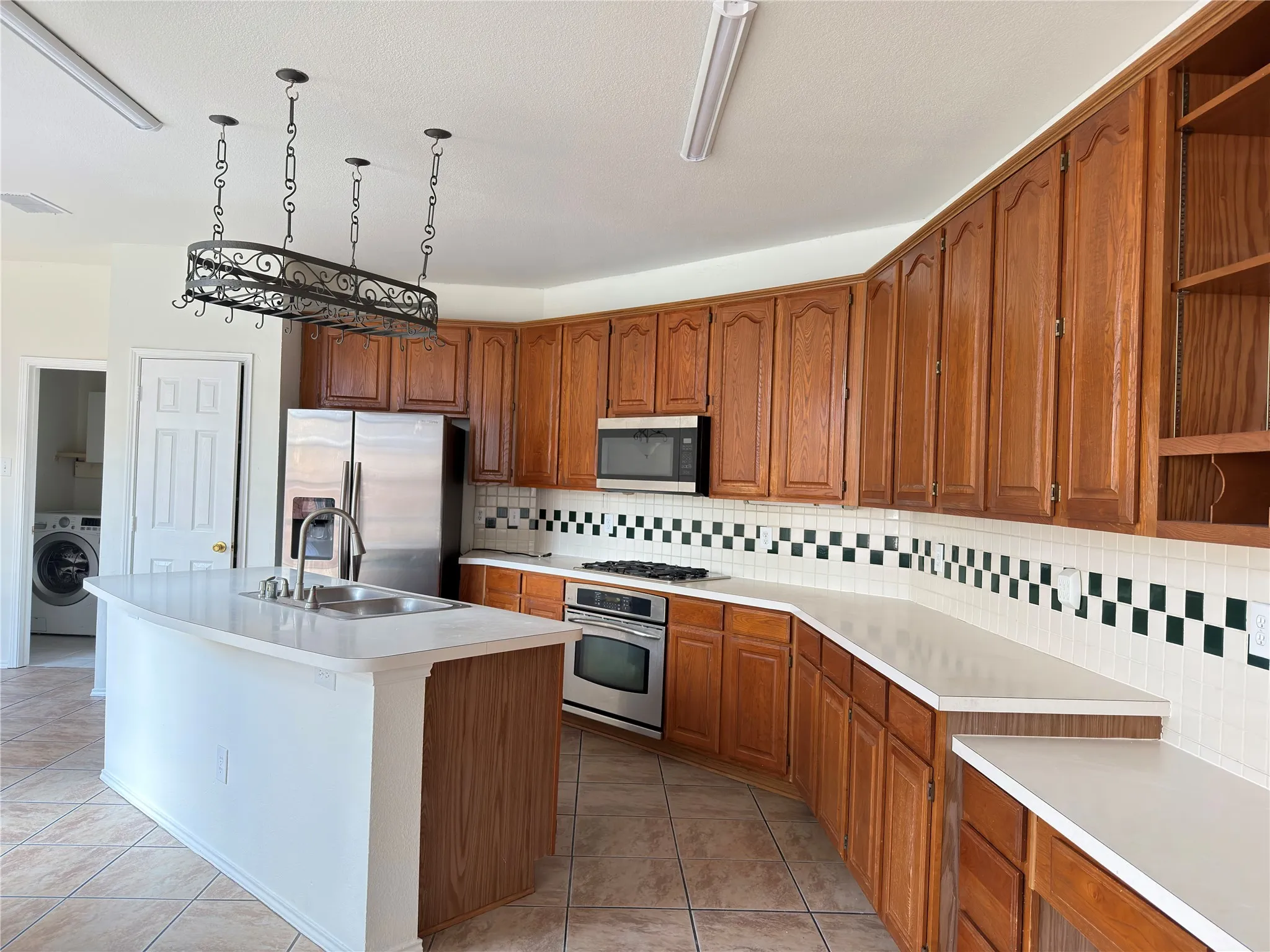 Single Family Residence For Rent in Collin County , 1328 Comanche Drive, Allen, Texas 75013, 4 Bedroom, 3 Bathroom, 2 Garage spaces, 2,524 Sqft, built in 1996, mls#21390225, Real Estate Agent in Allen, Homes For Rent in Collin county, Homes For Rent in Allen, Realtor in Allen Texas, Real Estate Brokerage Independent Realty Texas, Luminita Cordes Realtor