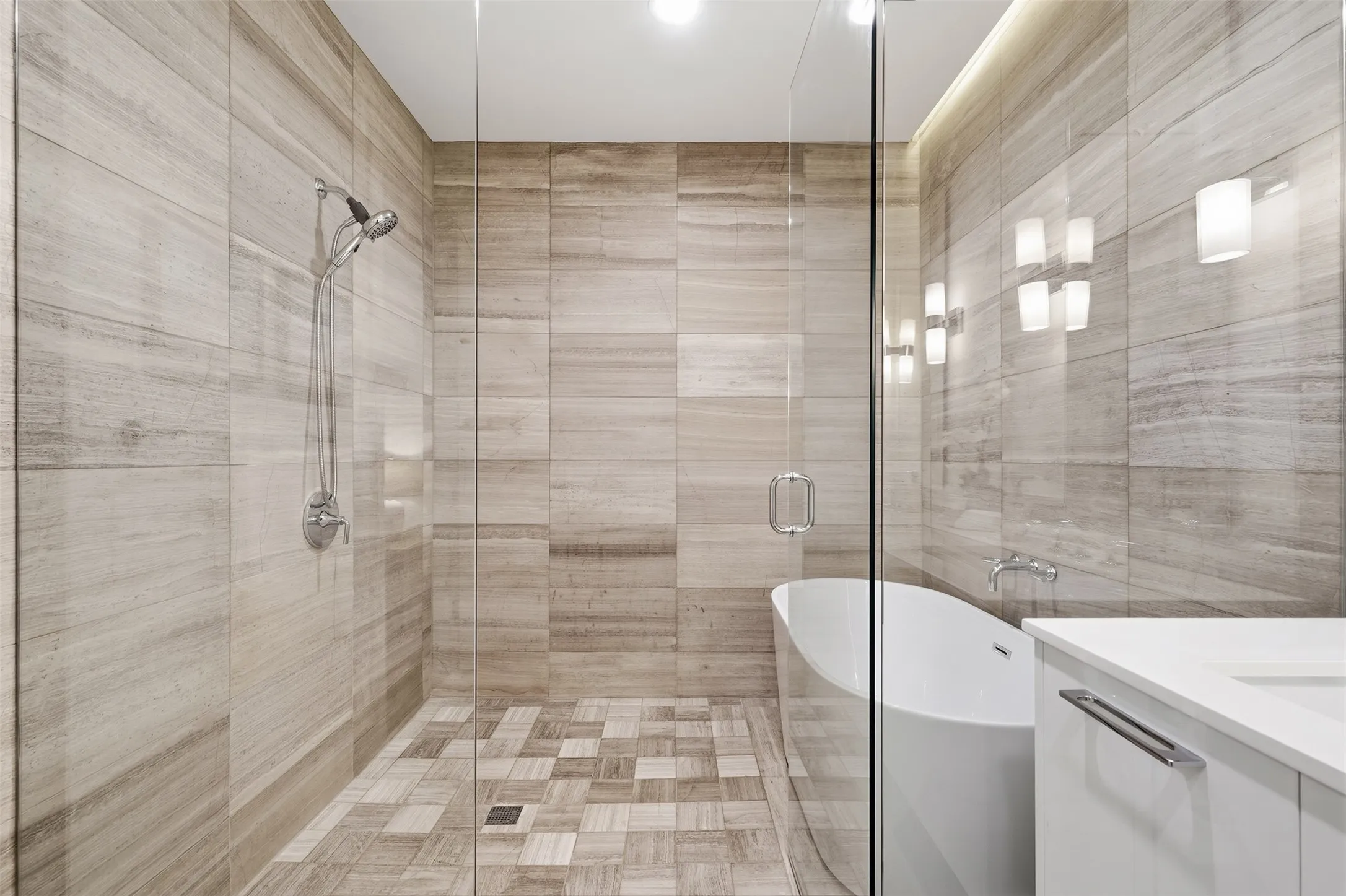 Condominium For Sale in Dallas County , 3923 Cole Avenue 201, Dallas, Texas 75204, 2 Bedroom, 3 Bathroom, 2 Garage spaces, 1,902 Sqft, built in 2016, mls#21381284, Real Estate Agent in Dallas, Homes For Sale in Dallas county, Homes For Sale in Dallas, Realtor in Dallas Texas, Real Estate Brokerage Independent Realty Texas, Luminita Cordes Realtor