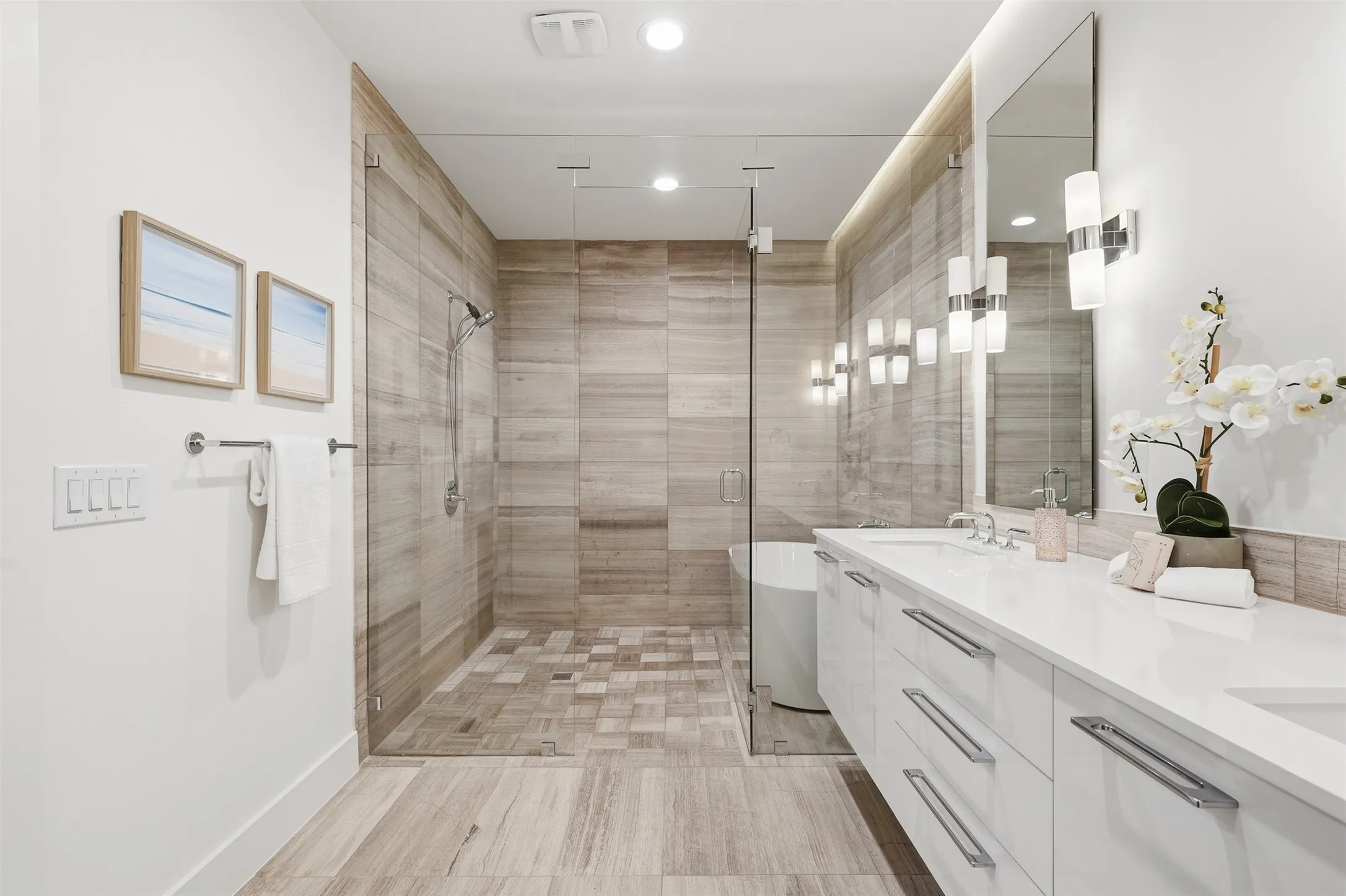 Condominium For Sale in Dallas County , 3923 Cole Avenue 201, Dallas, Texas 75204, 2 Bedroom, 3 Bathroom, 2 Garage spaces, 1,902 Sqft, built in 2016, mls#21381284, Real Estate Agent in Dallas, Homes For Sale in Dallas county, Homes For Sale in Dallas, Realtor in Dallas Texas, Real Estate Brokerage Independent Realty Texas, Luminita Cordes Realtor