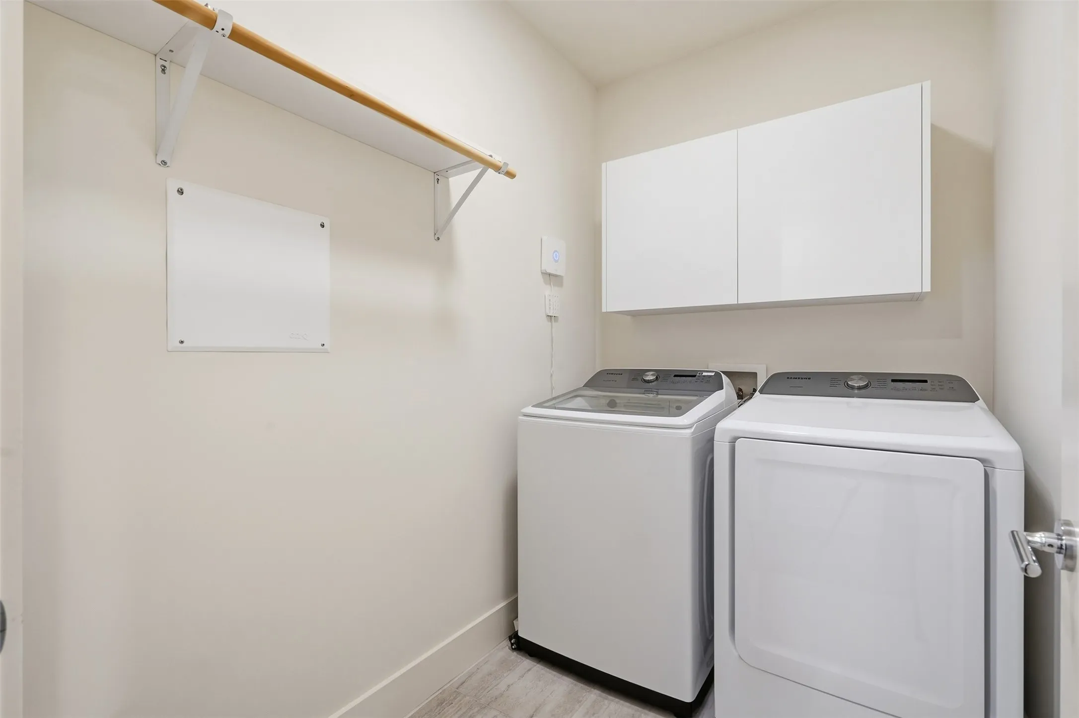 Condominium For Sale in Dallas County , 3923 Cole Avenue 201, Dallas, Texas 75204, 2 Bedroom, 3 Bathroom, 2 Garage spaces, 1,902 Sqft, built in 2016, mls#21381284, Real Estate Agent in Dallas, Homes For Sale in Dallas county, Homes For Sale in Dallas, Realtor in Dallas Texas, Real Estate Brokerage Independent Realty Texas, Luminita Cordes Realtor