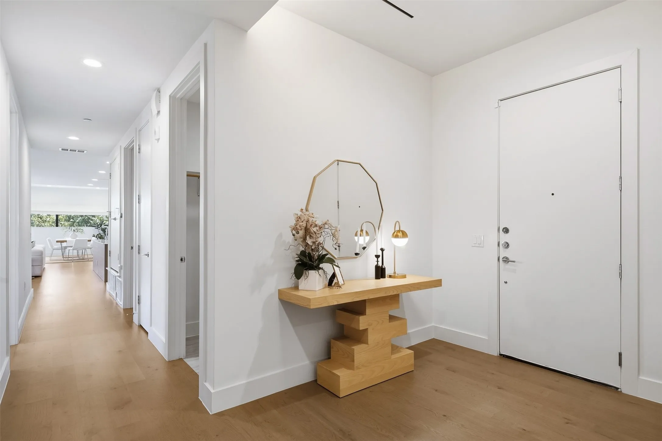 Condominium For Sale in Dallas County , 3923 Cole Avenue 201, Dallas, Texas 75204, 2 Bedroom, 3 Bathroom, 2 Garage spaces, 1,902 Sqft, built in 2016, mls#21381284, Real Estate Agent in Dallas, Homes For Sale in Dallas county, Homes For Sale in Dallas, Realtor in Dallas Texas, Real Estate Brokerage Independent Realty Texas, Luminita Cordes Realtor