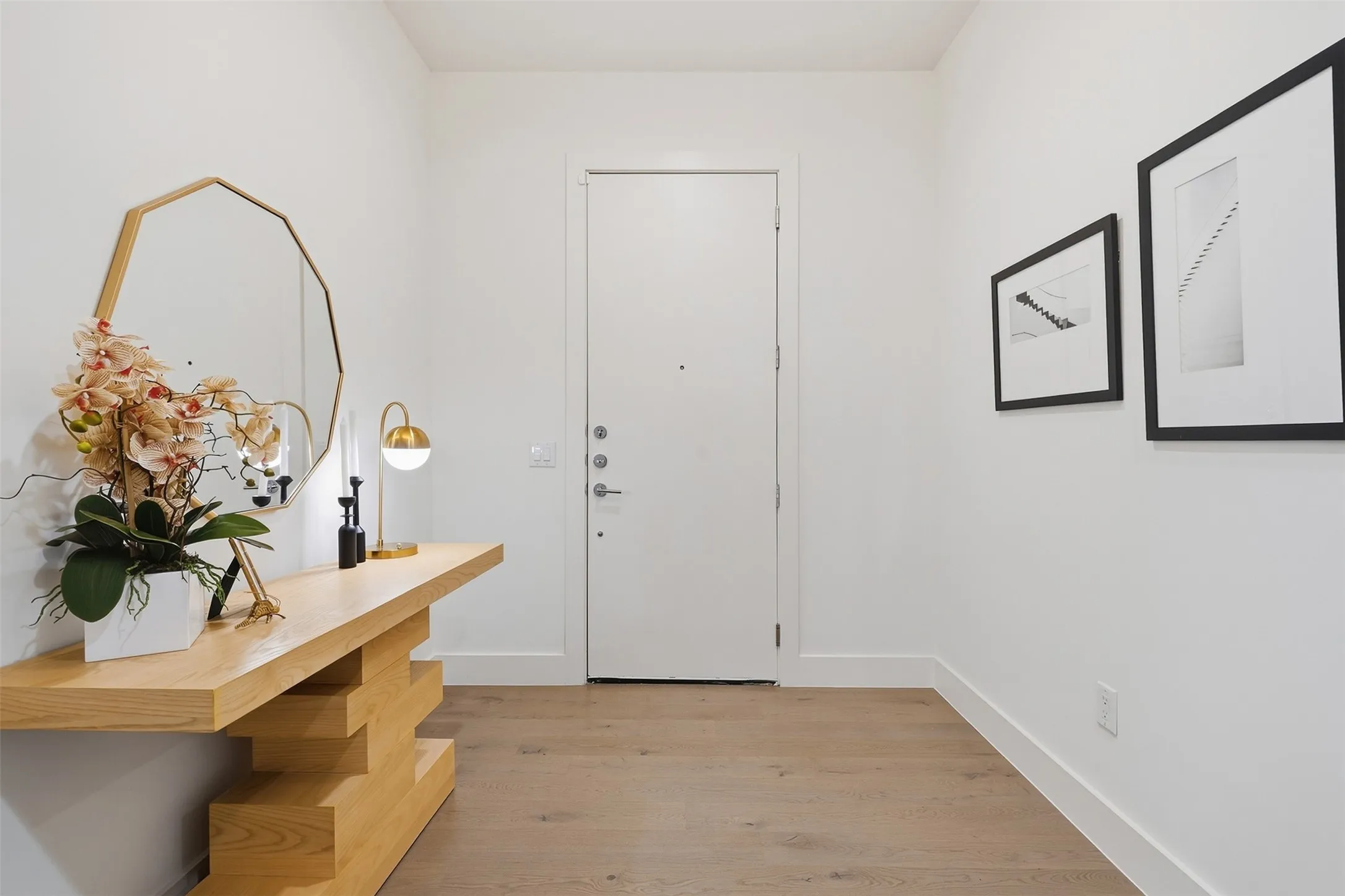 Condominium For Sale in Dallas County , 3923 Cole Avenue 201, Dallas, Texas 75204, 2 Bedroom, 3 Bathroom, 2 Garage spaces, 1,902 Sqft, built in 2016, mls#21381284, Real Estate Agent in Dallas, Homes For Sale in Dallas county, Homes For Sale in Dallas, Realtor in Dallas Texas, Real Estate Brokerage Independent Realty Texas, Luminita Cordes Realtor