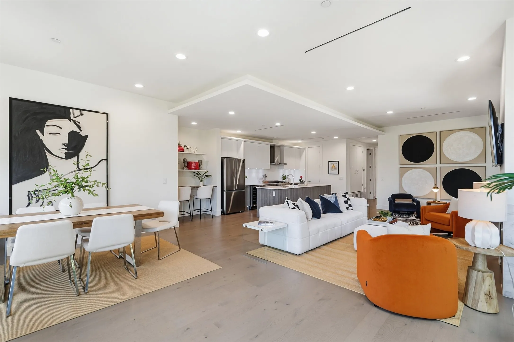 Condominium For Sale in Dallas County , 3923 Cole Avenue 201, Dallas, Texas 75204, 2 Bedroom, 3 Bathroom, 2 Garage spaces, 1,902 Sqft, built in 2016, mls#21381284, Real Estate Agent in Dallas, Homes For Sale in Dallas county, Homes For Sale in Dallas, Realtor in Dallas Texas, Real Estate Brokerage Independent Realty Texas, Luminita Cordes Realtor