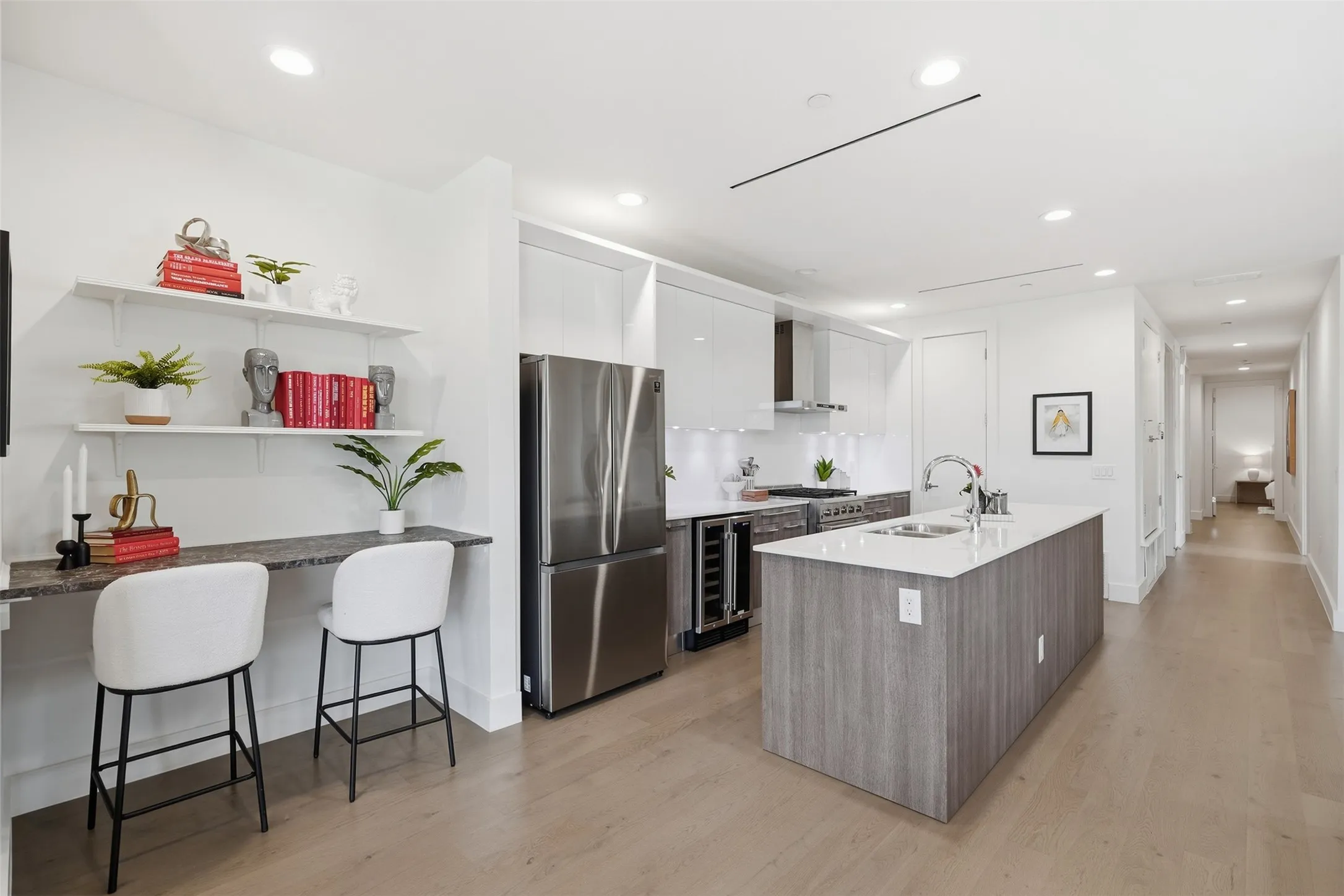 Condominium For Sale in Dallas County , 3923 Cole Avenue 201, Dallas, Texas 75204, 2 Bedroom, 3 Bathroom, 2 Garage spaces, 1,902 Sqft, built in 2016, mls#21381284, Real Estate Agent in Dallas, Homes For Sale in Dallas county, Homes For Sale in Dallas, Realtor in Dallas Texas, Real Estate Brokerage Independent Realty Texas, Luminita Cordes Realtor