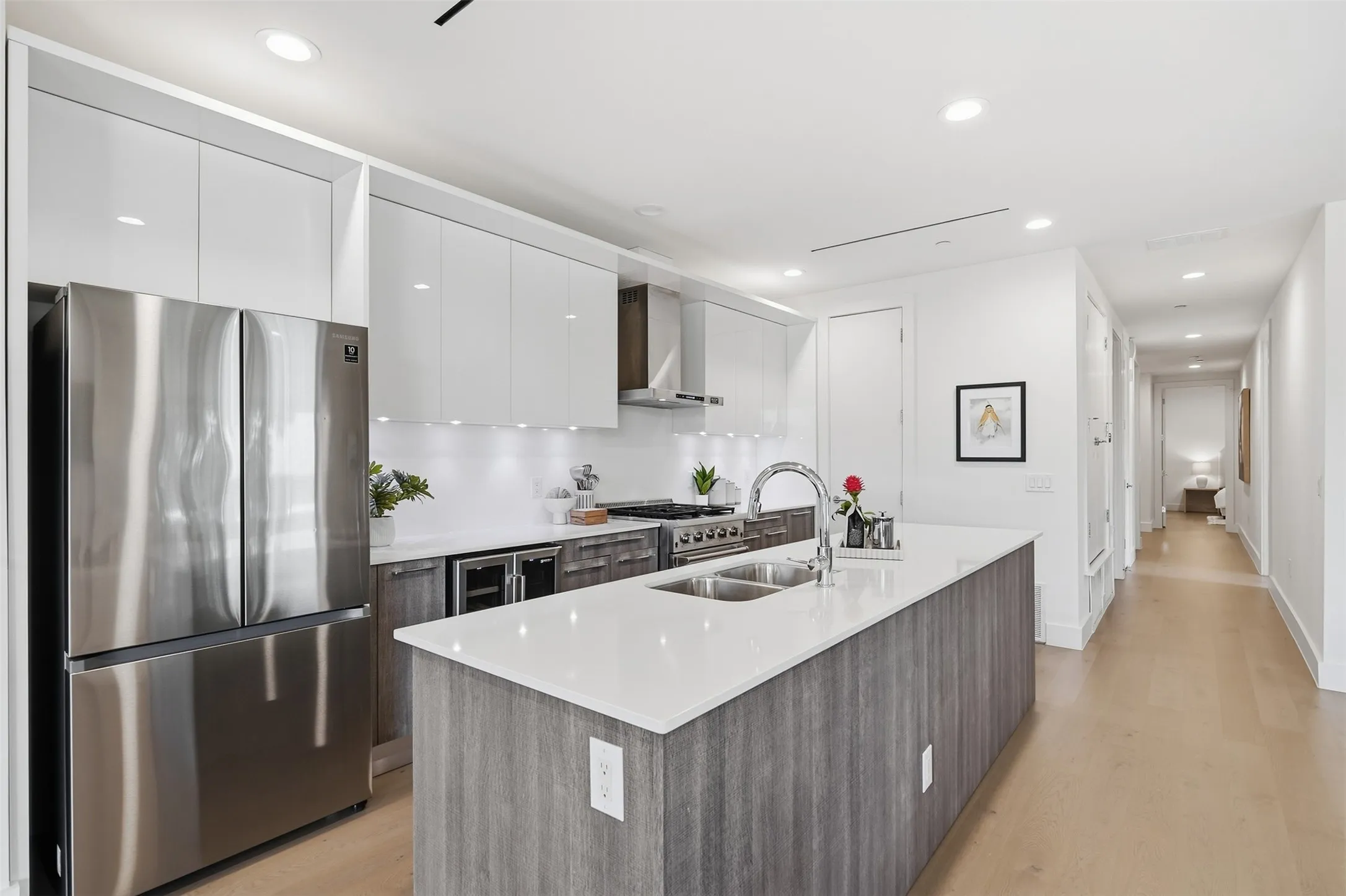 Condominium For Sale in Dallas County , 3923 Cole Avenue 201, Dallas, Texas 75204, 2 Bedroom, 3 Bathroom, 2 Garage spaces, 1,902 Sqft, built in 2016, mls#21381284, Real Estate Agent in Dallas, Homes For Sale in Dallas county, Homes For Sale in Dallas, Realtor in Dallas Texas, Real Estate Brokerage Independent Realty Texas, Luminita Cordes Realtor
