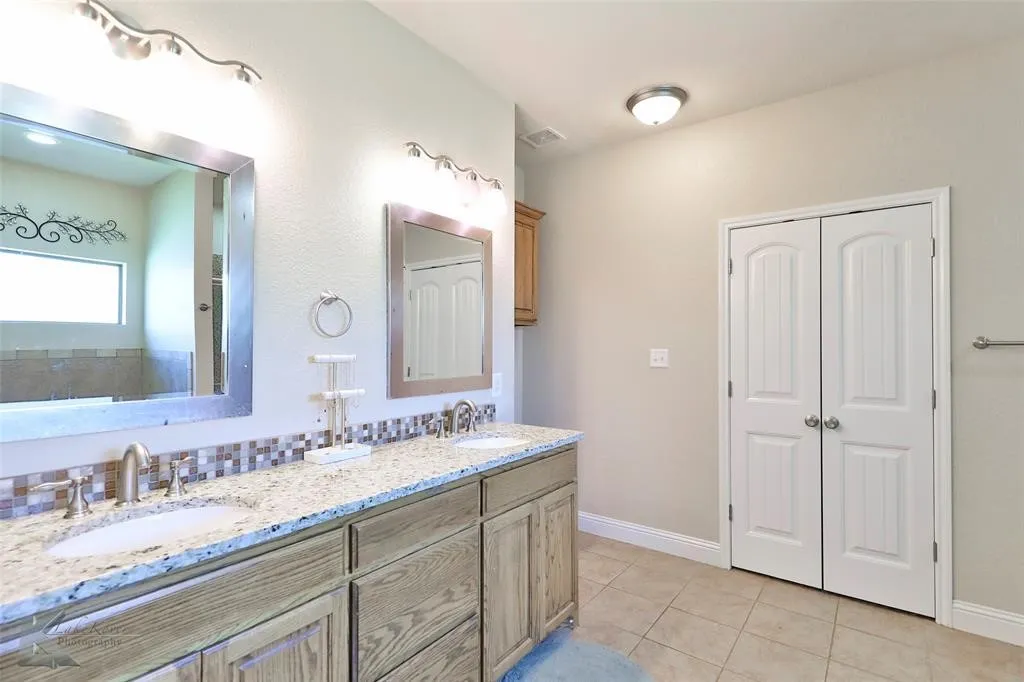 Single Family Residence For Sale in Taylor County , 110 White Tail Drive, Tuscola, Texas 79562, 4 Bedroom, 2 Bathroom, 2 Garage spaces, 2,153 Sqft, built in 2010, mls#21391249, Real Estate Agent in Tuscola, Homes For Sale in Taylor county, Homes For Sale in Tuscola, Realtor in Tuscola Texas, Real Estate Brokerage Independent Realty Texas, Luminita Cordes Realtor